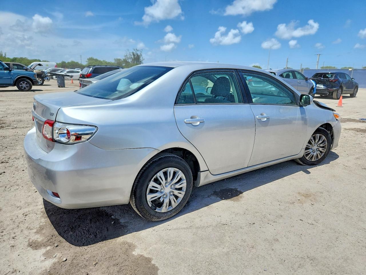 2011 Toyota Corolla Le Silver vin: 2T1BU4EE5BC688501