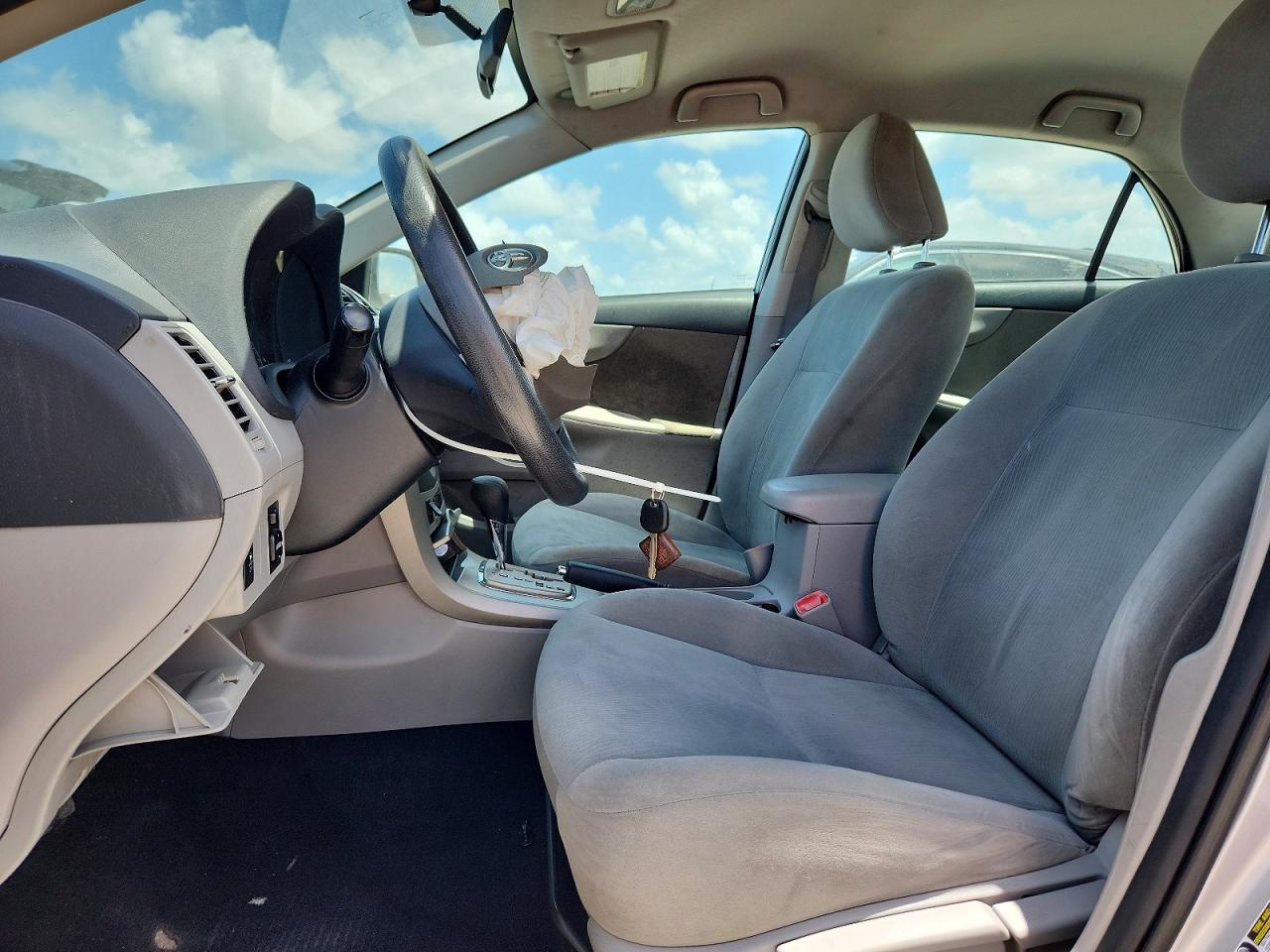 2011 Toyota Corolla Le Silver vin: 2T1BU4EE5BC688501