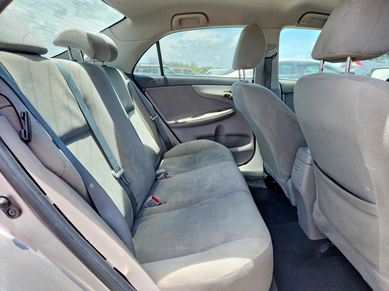 2011 Toyota Corolla Le Silver vin: 2T1BU4EE5BC688501