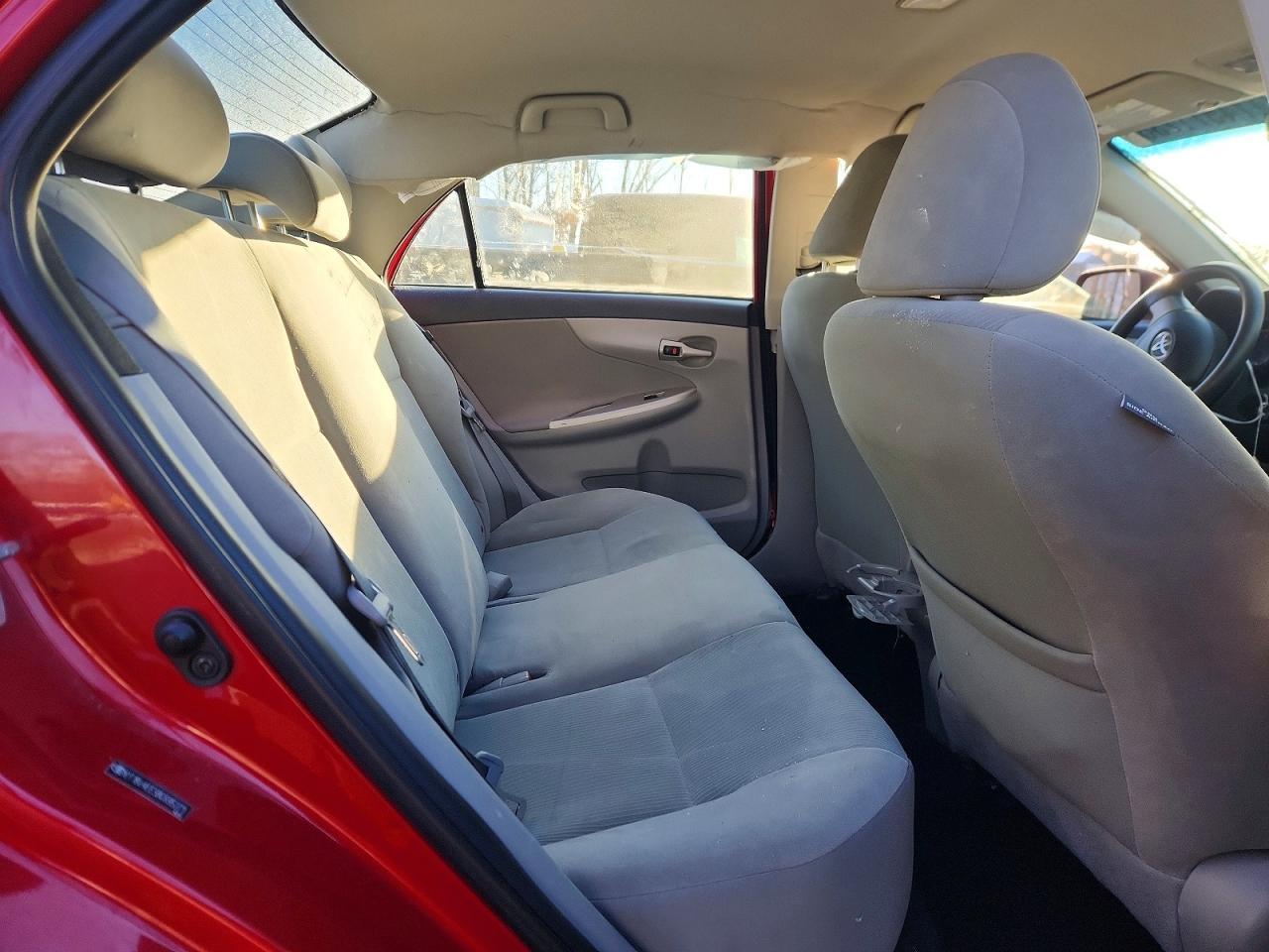 2011 Toyota Corolla Base Red vin: 2T1BU4EE5BC695271