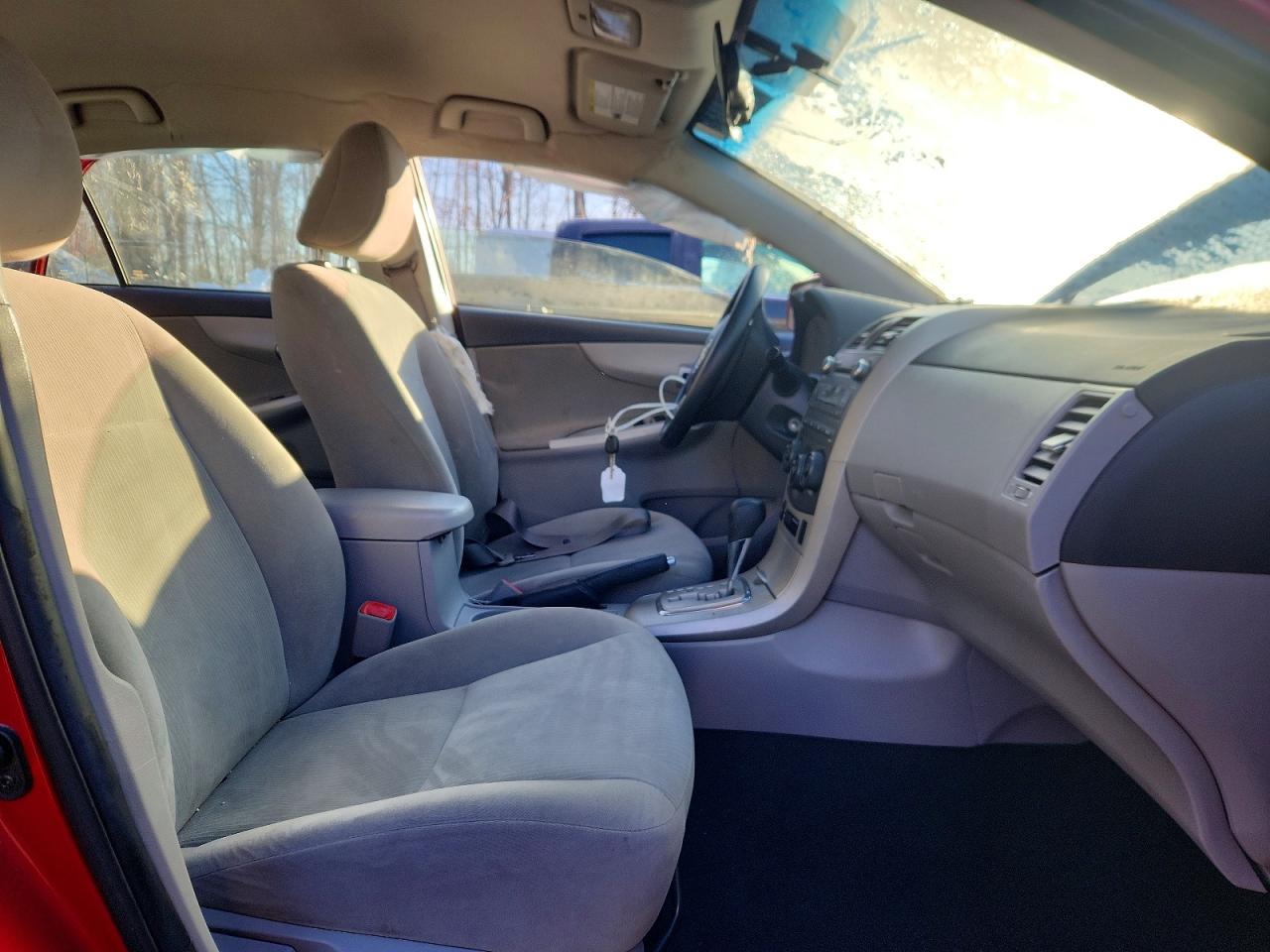 2011 Toyota Corolla Base Red vin: 2T1BU4EE5BC695271