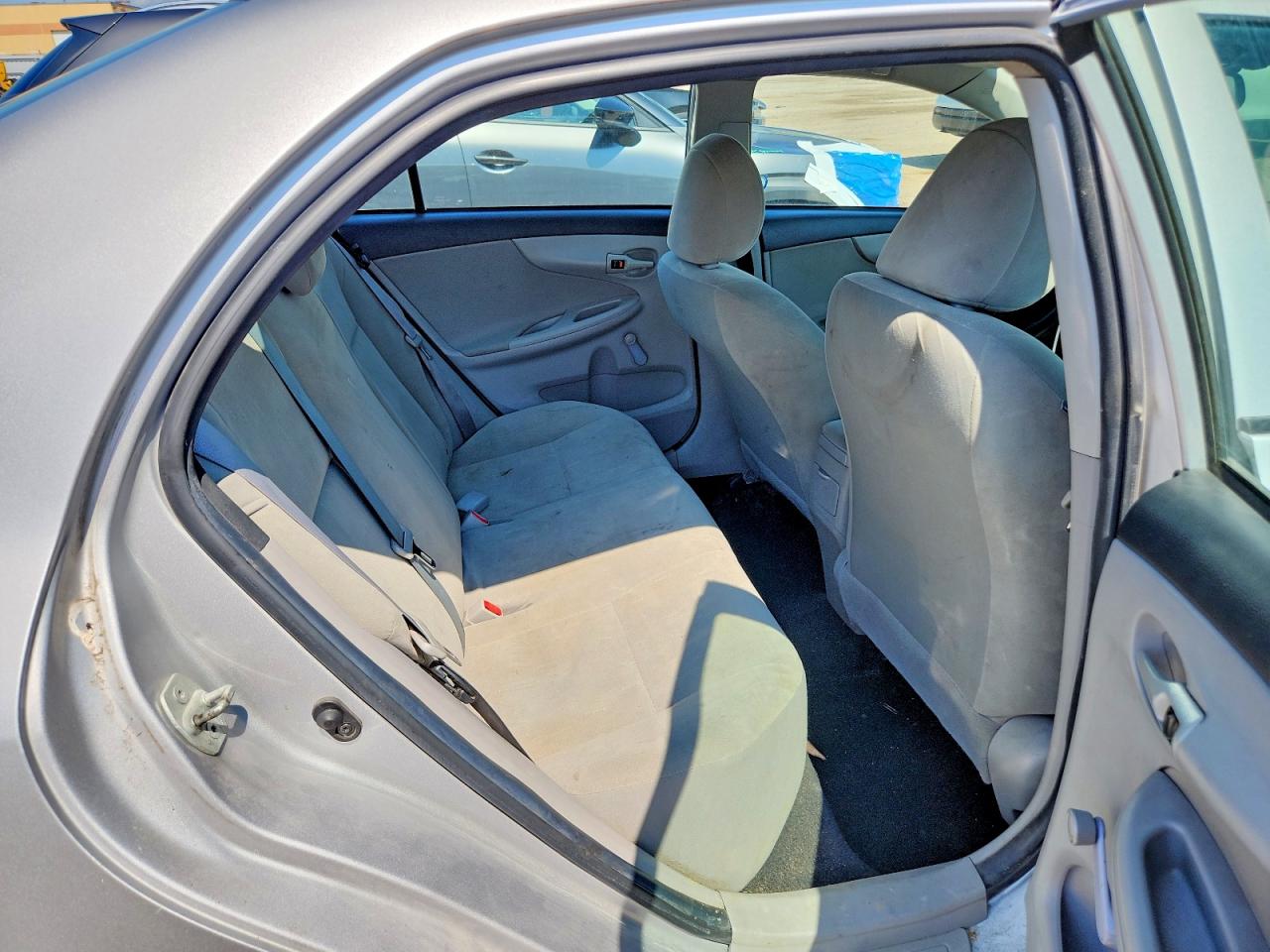 2011 Toyota Corolla Base Silver vin: 2T1BU4EE5BC744808