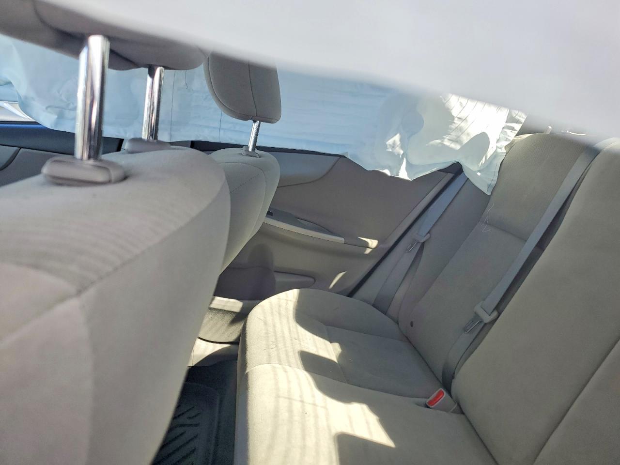 2012 Toyota Corolla Le Silver vin: 2T1BU4EE5CC797557