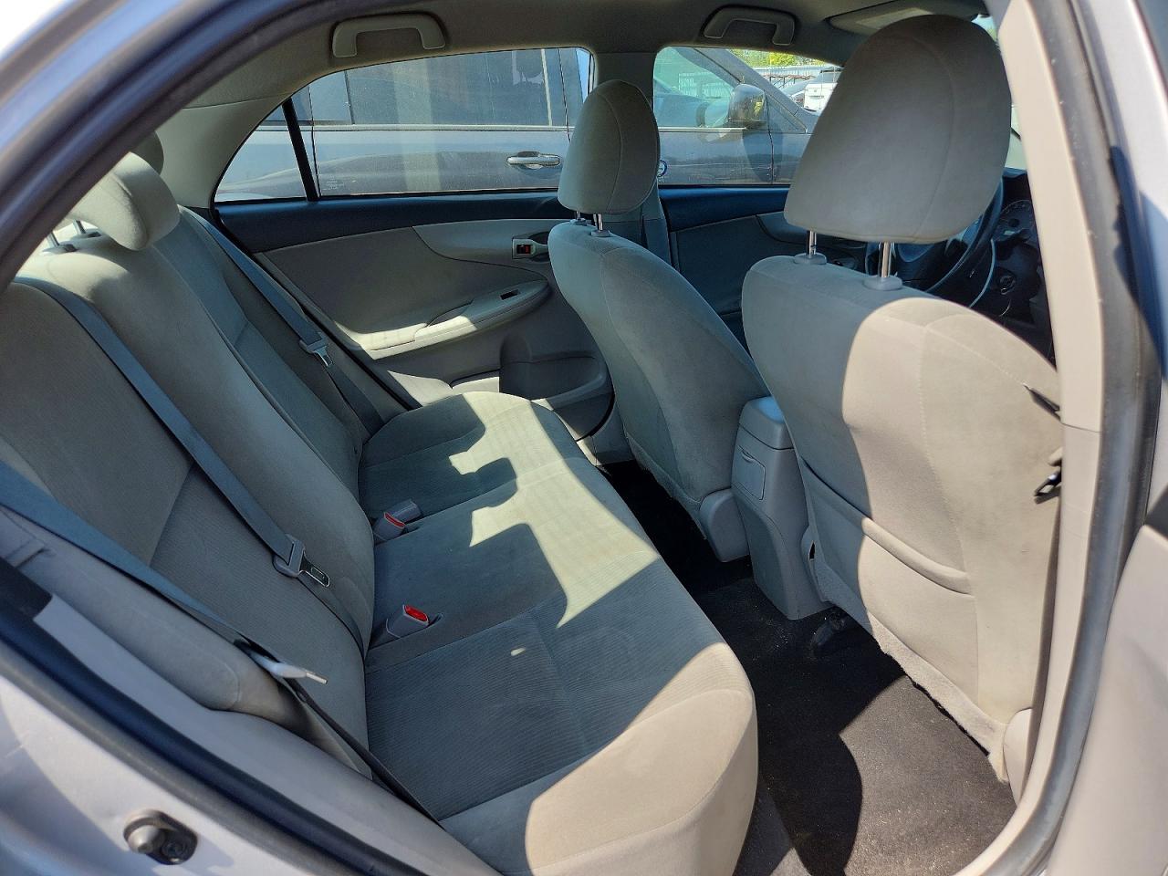 2012 Toyota Corolla Silver vin: 2T1BU4EE5CC801039