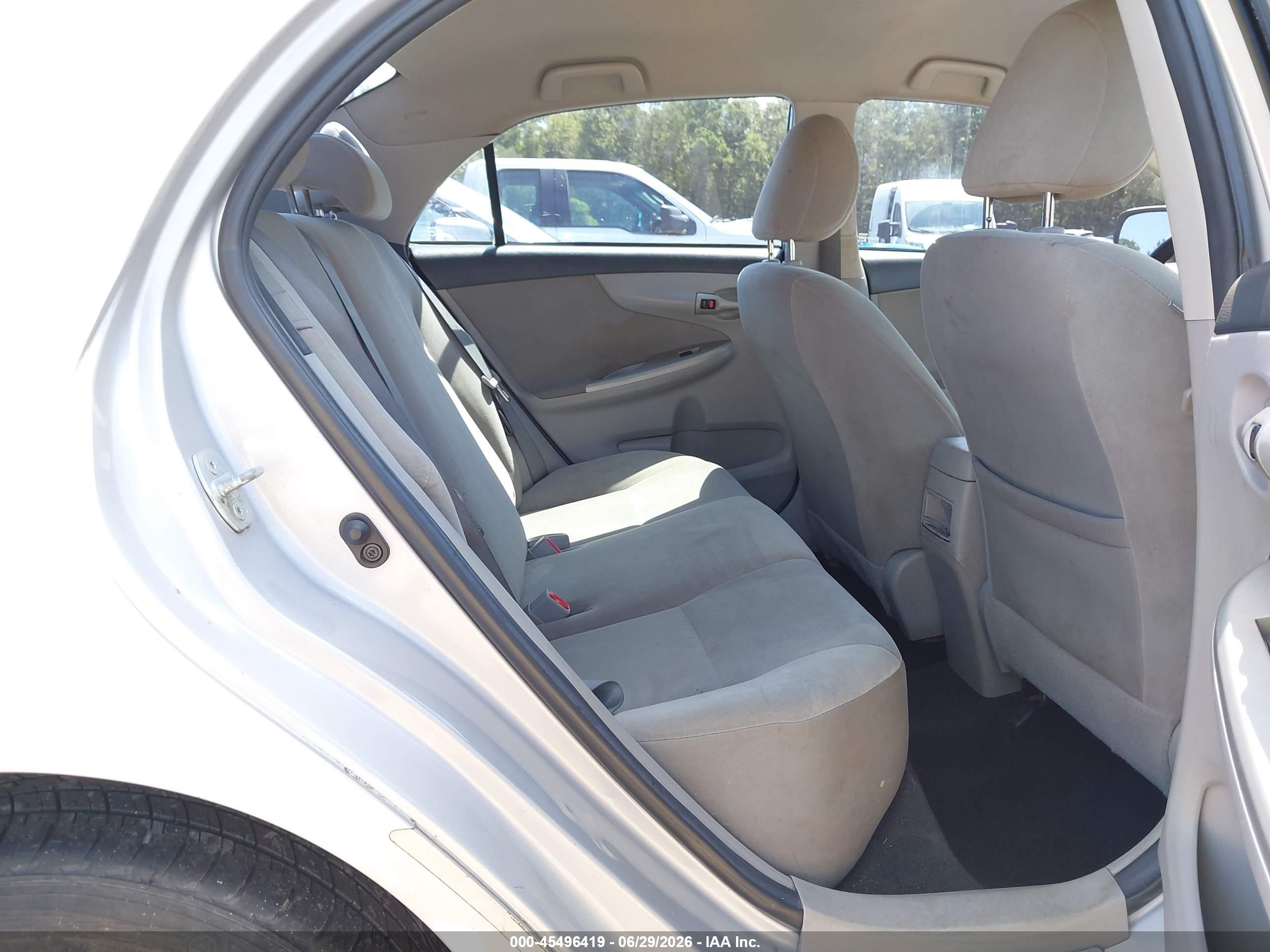 2012 Toyota Corolla Le Silver vin: 2T1BU4EE5CC810338