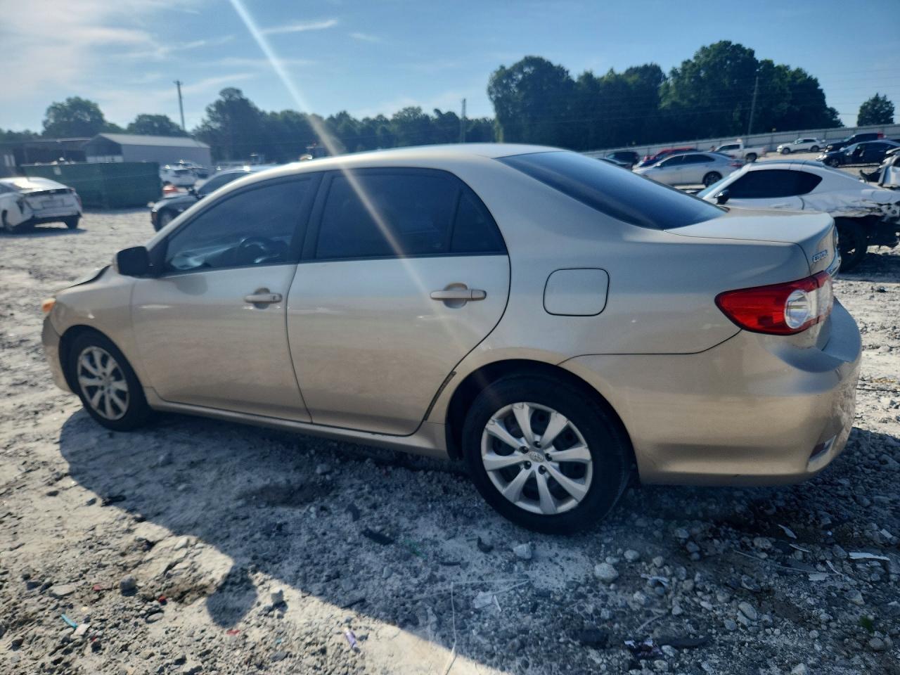 2012 Toyota Corolla Le Gold vin: 2T1BU4EE5CC885752
