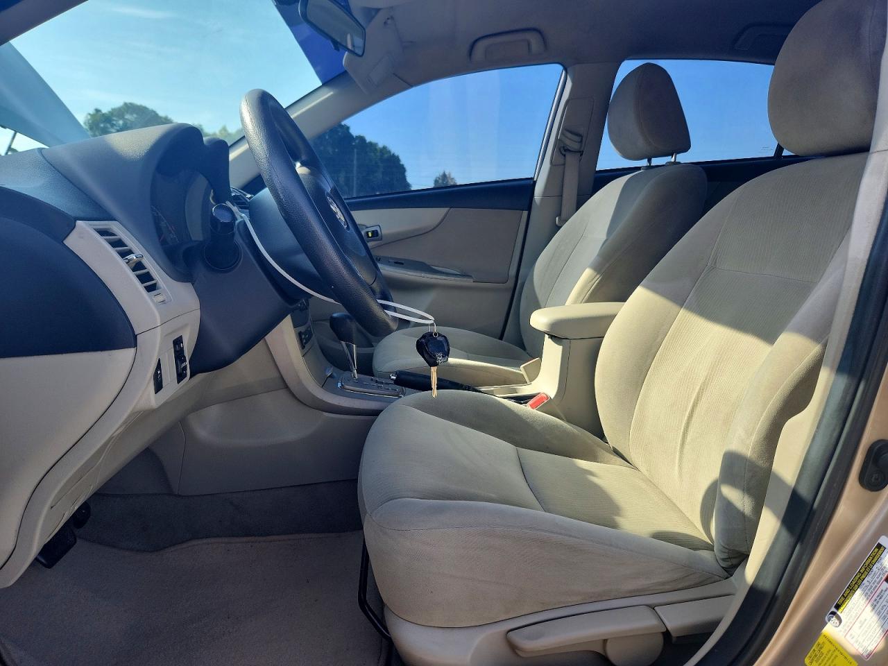 2012 Toyota Corolla Le Gold vin: 2T1BU4EE5CC885752