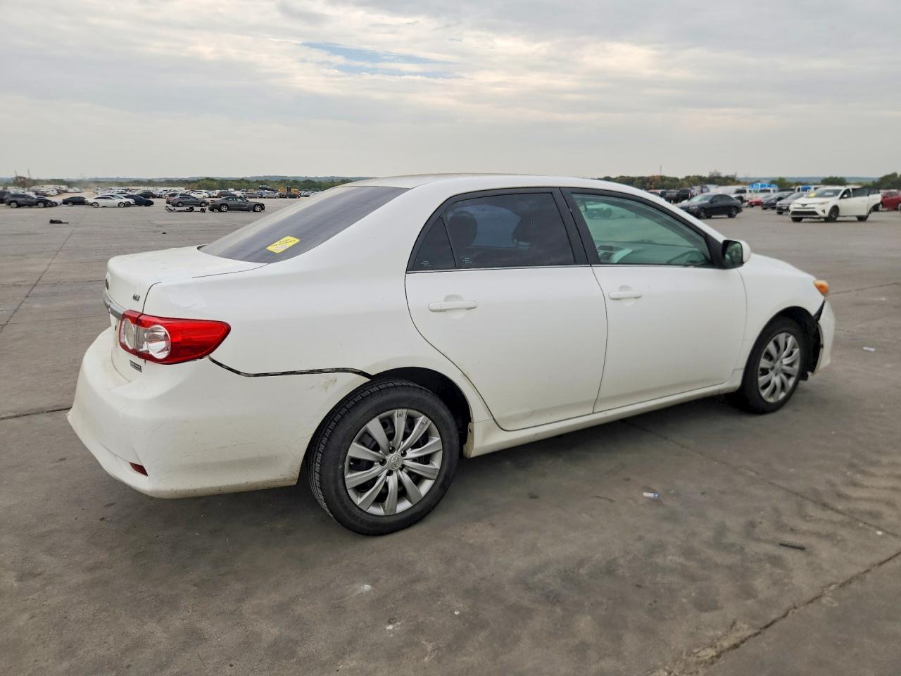 2013 Toyota Corolla Le White vin: 2T1BU4EE5DC001570