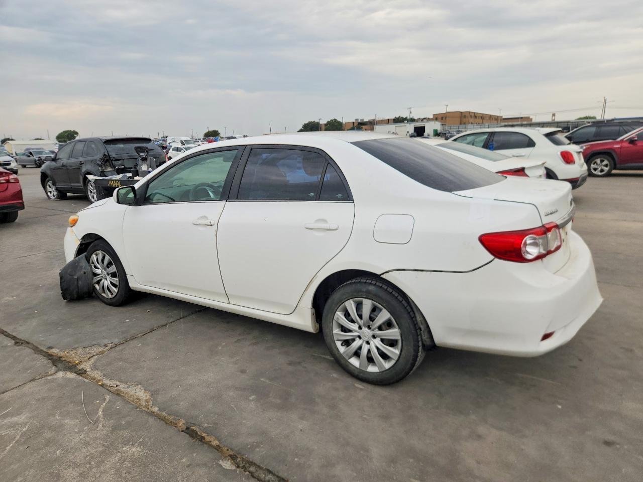 2013 Toyota Corolla Le White vin: 2T1BU4EE5DC001570