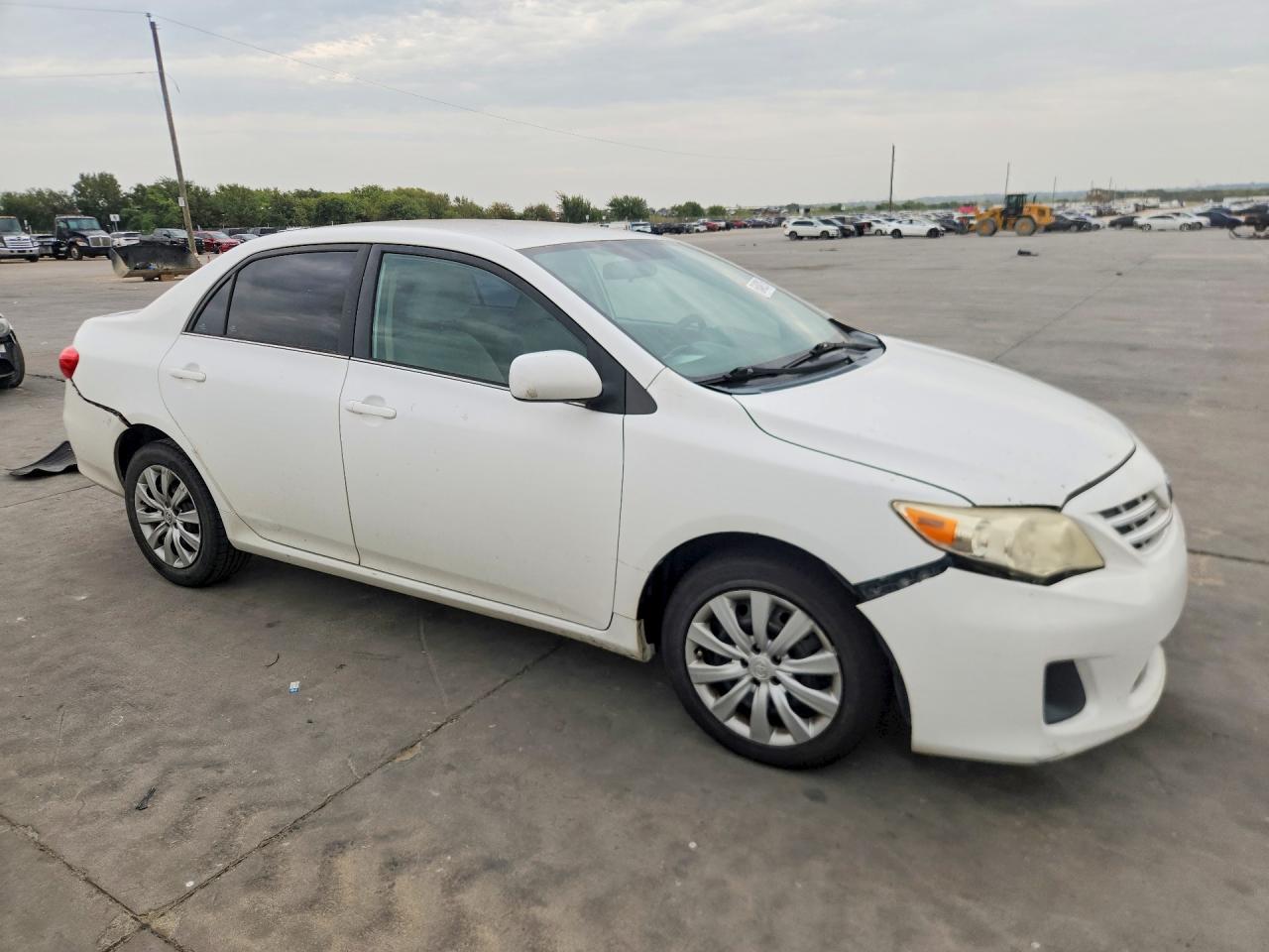 2013 Toyota Corolla Le White vin: 2T1BU4EE5DC001570