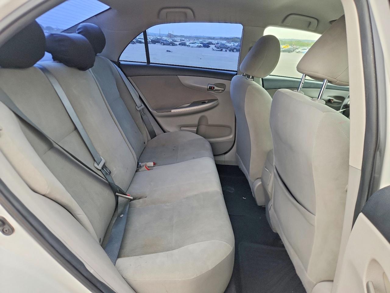 2013 Toyota Corolla Le White vin: 2T1BU4EE5DC001570