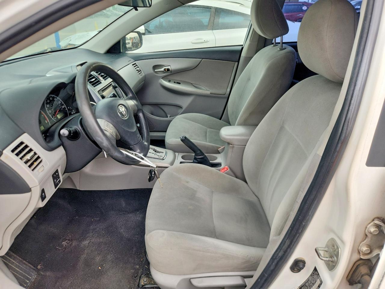 2013 Toyota Corolla Le White vin: 2T1BU4EE5DC001570