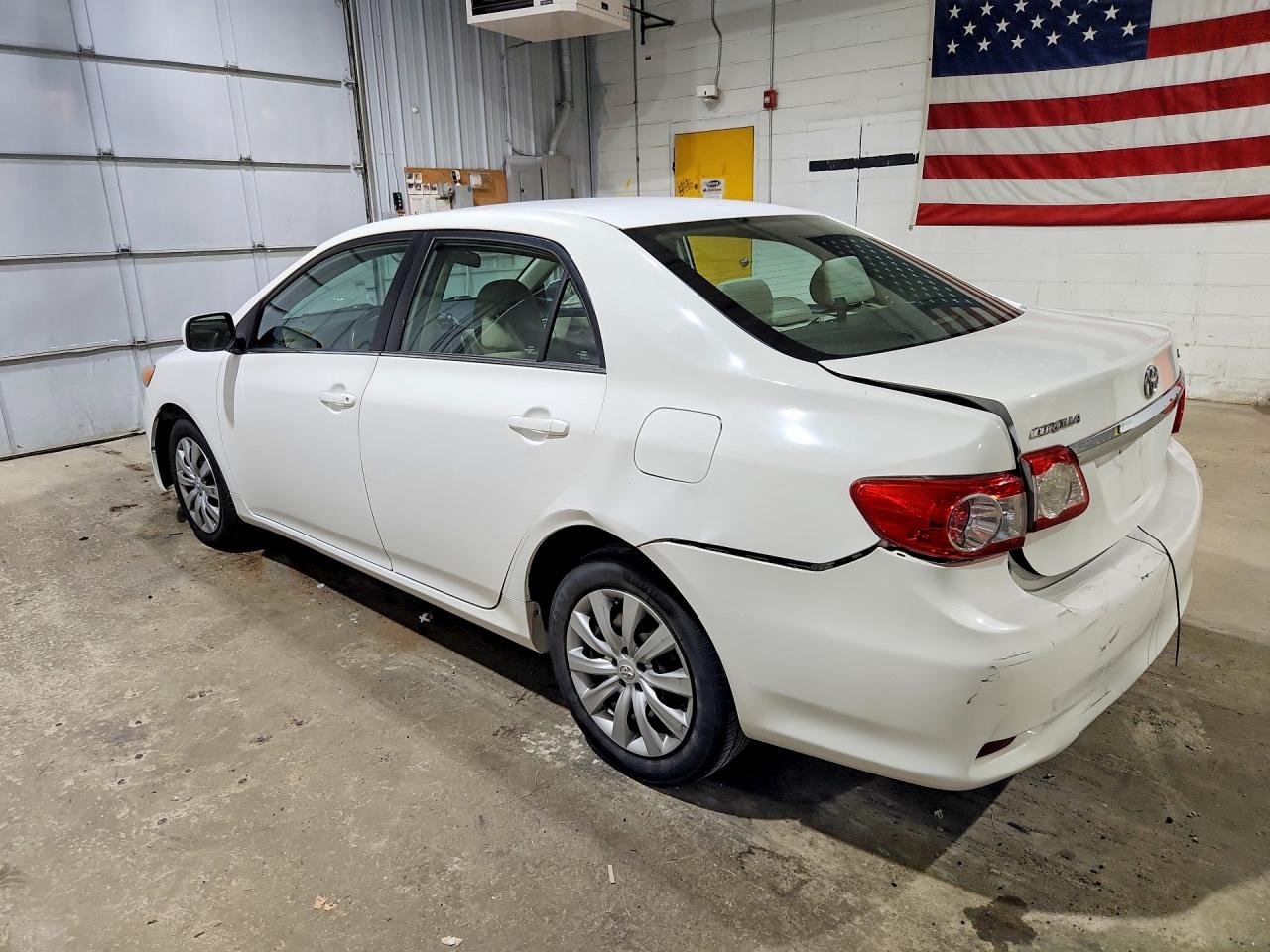 2013 Toyota Corolla Le White vin: 2T1BU4EE5DC013475