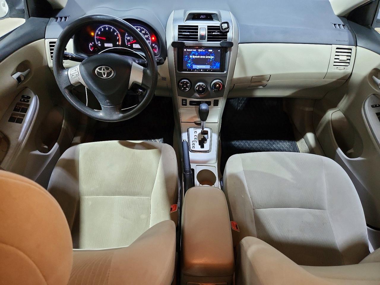 2013 Toyota Corolla Le White vin: 2T1BU4EE5DC013475