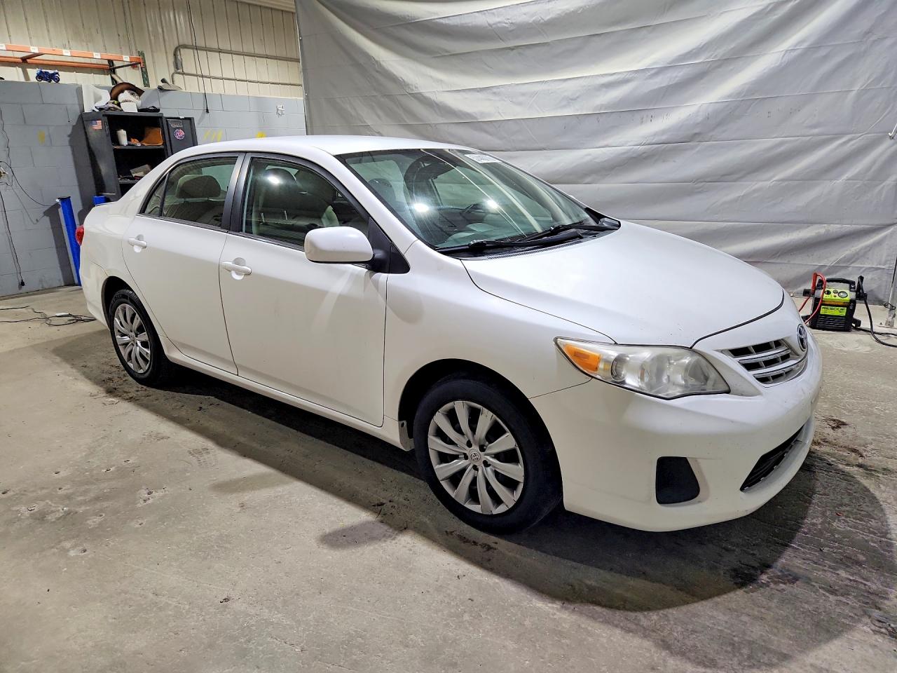 2013 Toyota Corolla Le White vin: 2T1BU4EE5DC013475