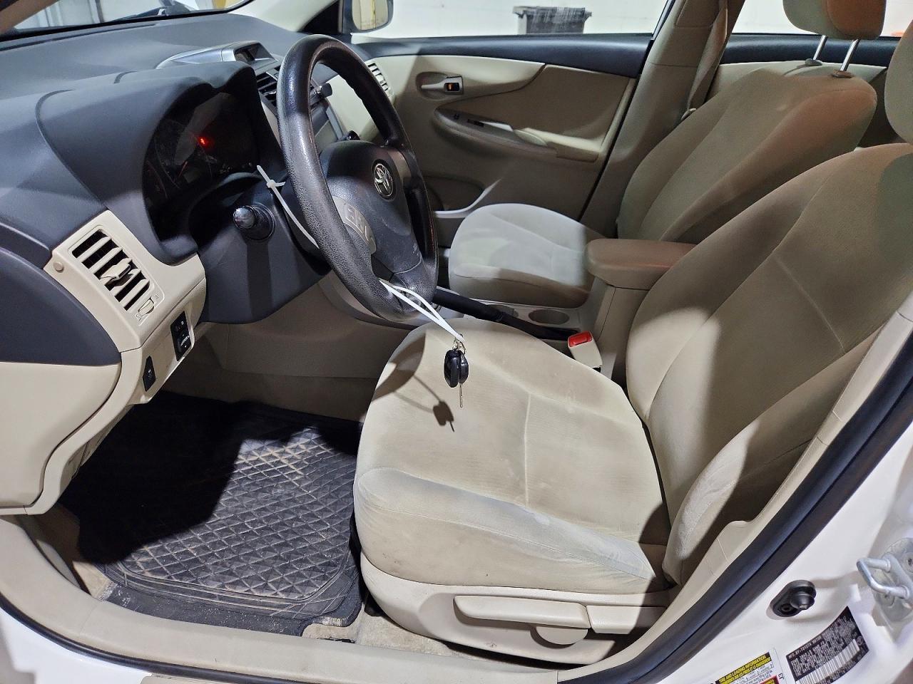 2013 Toyota Corolla Le White vin: 2T1BU4EE5DC013475