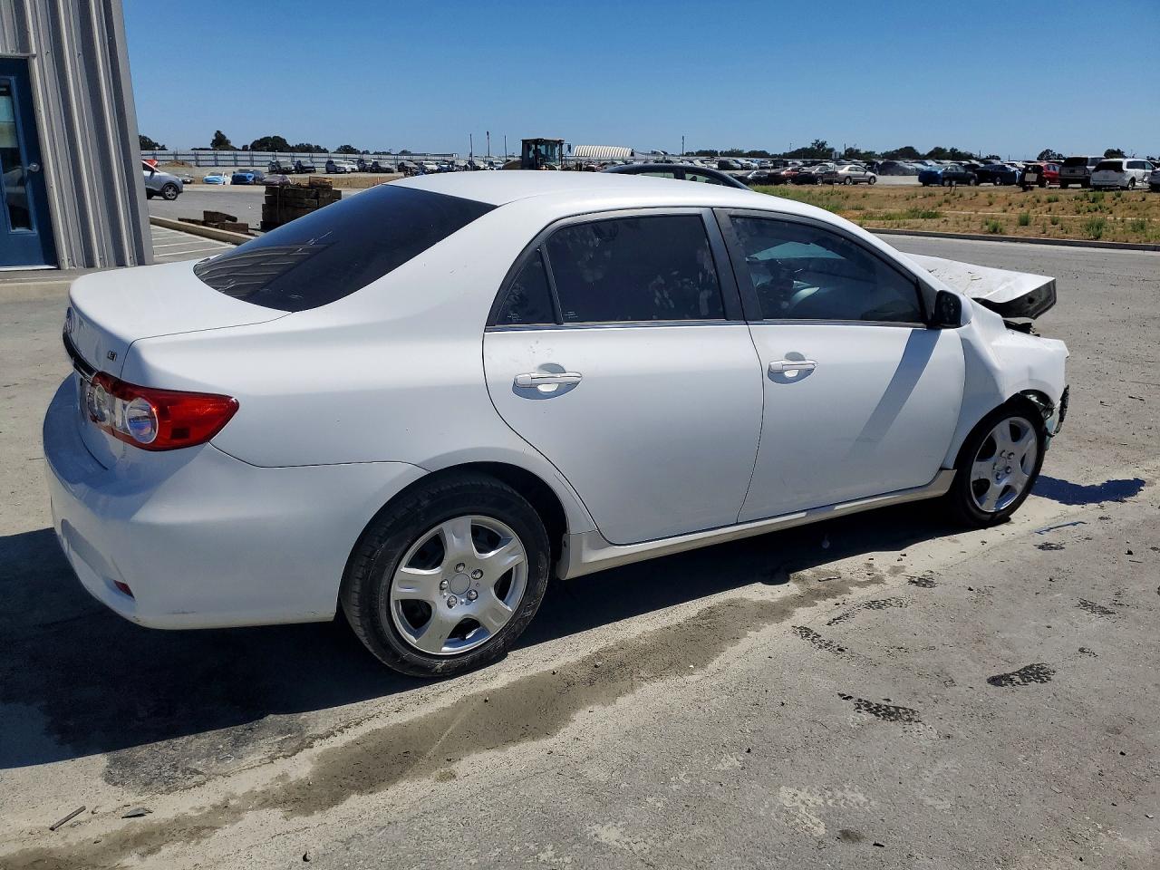 2013 Toyota Corolla Le White vin: 2T1BU4EE5DC049117
