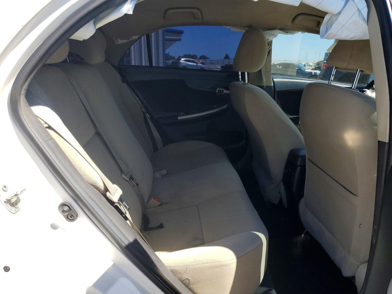 2013 Toyota Corolla Le White vin: 2T1BU4EE5DC049117