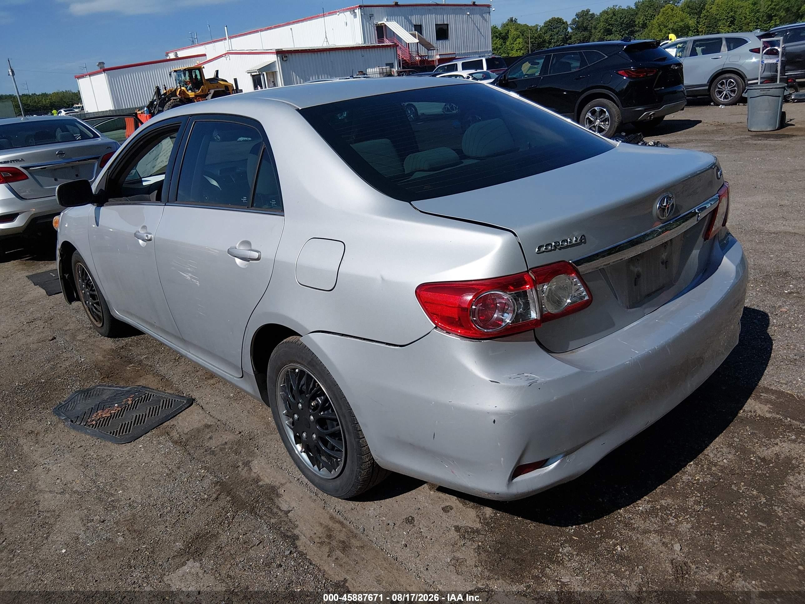 2013 Toyota Corolla Le Silver vin: 2T1BU4EE5DC053636