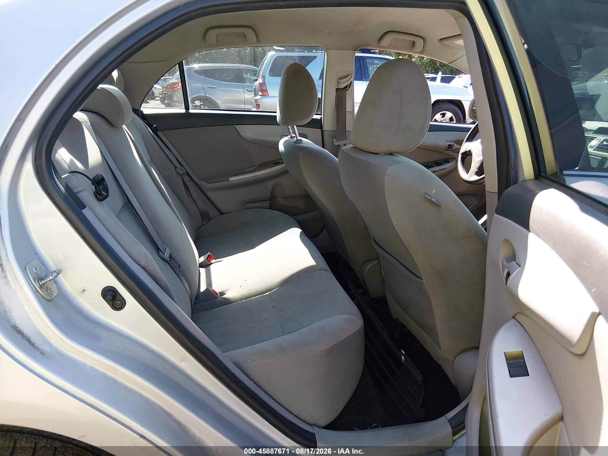 2013 Toyota Corolla Le Silver vin: 2T1BU4EE5DC053636