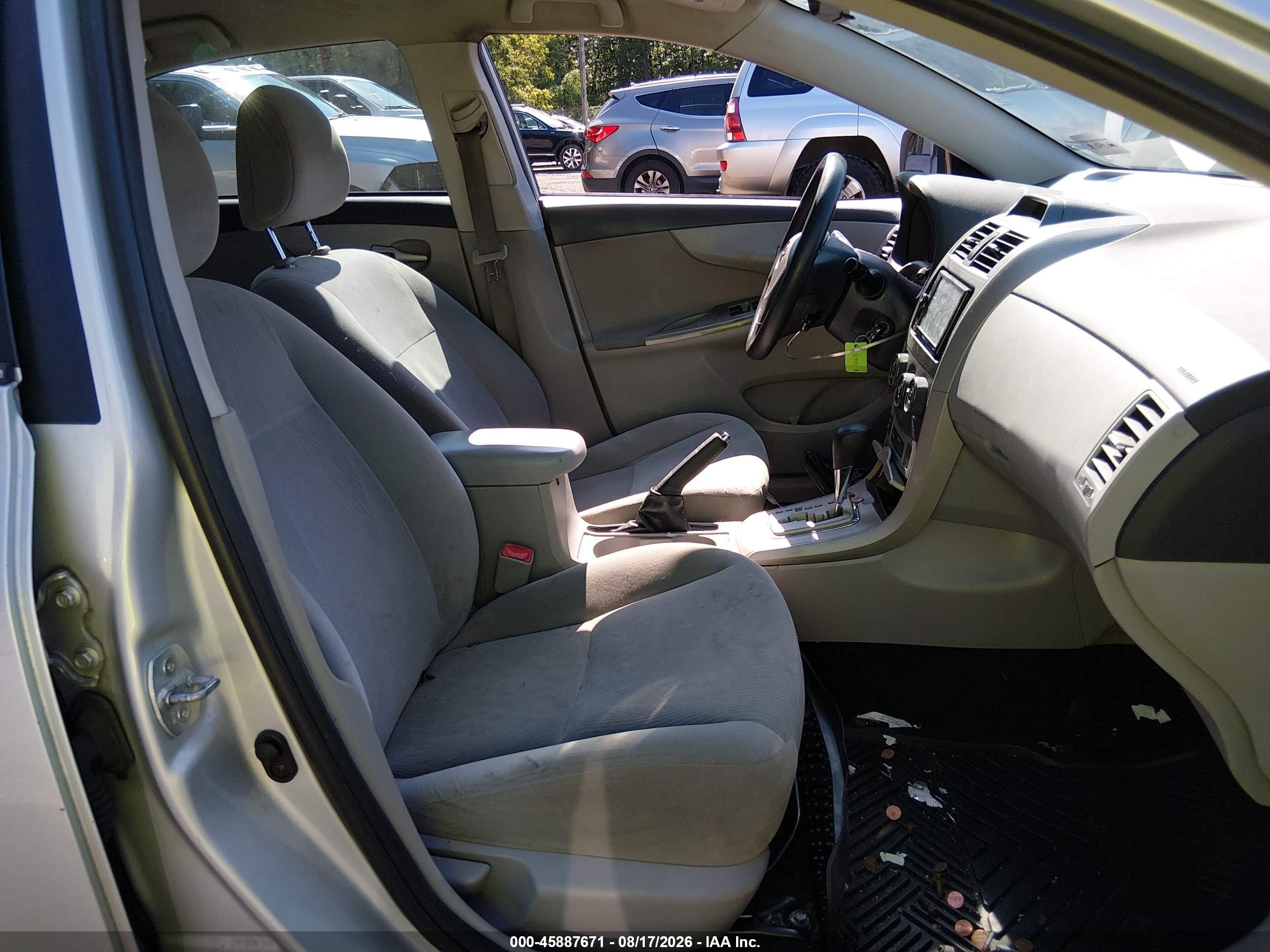 2013 Toyota Corolla Le Silver vin: 2T1BU4EE5DC053636