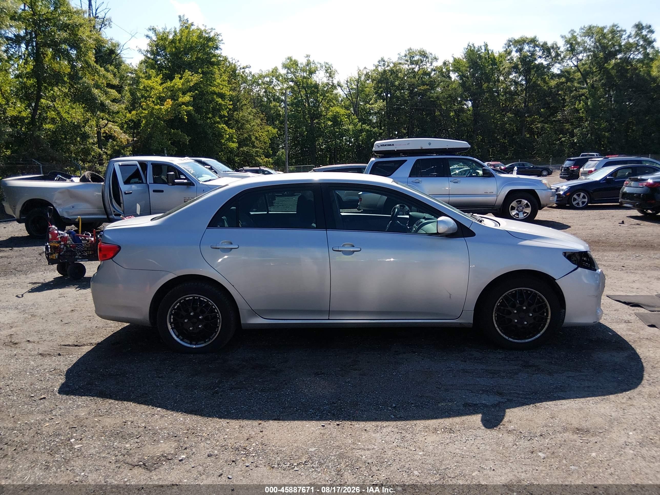 2013 Toyota Corolla Le Silver vin: 2T1BU4EE5DC053636