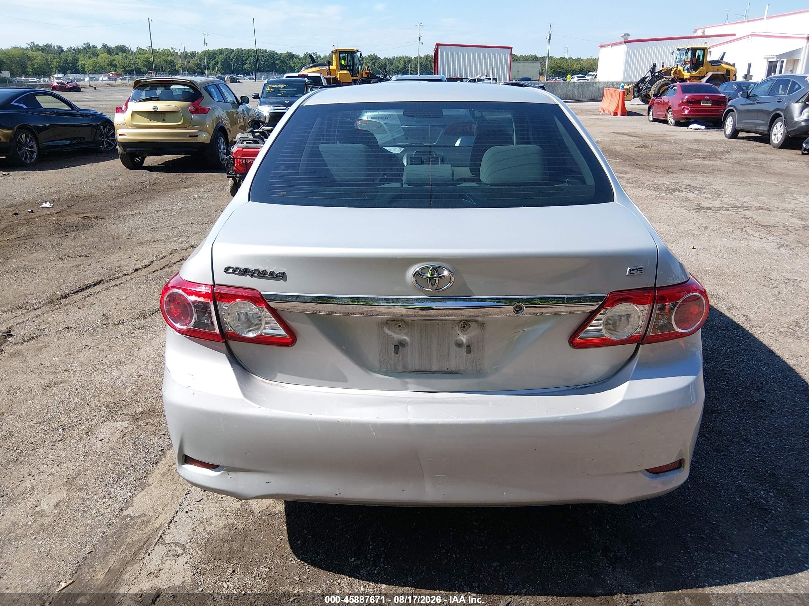 2013 Toyota Corolla Le Silver vin: 2T1BU4EE5DC053636