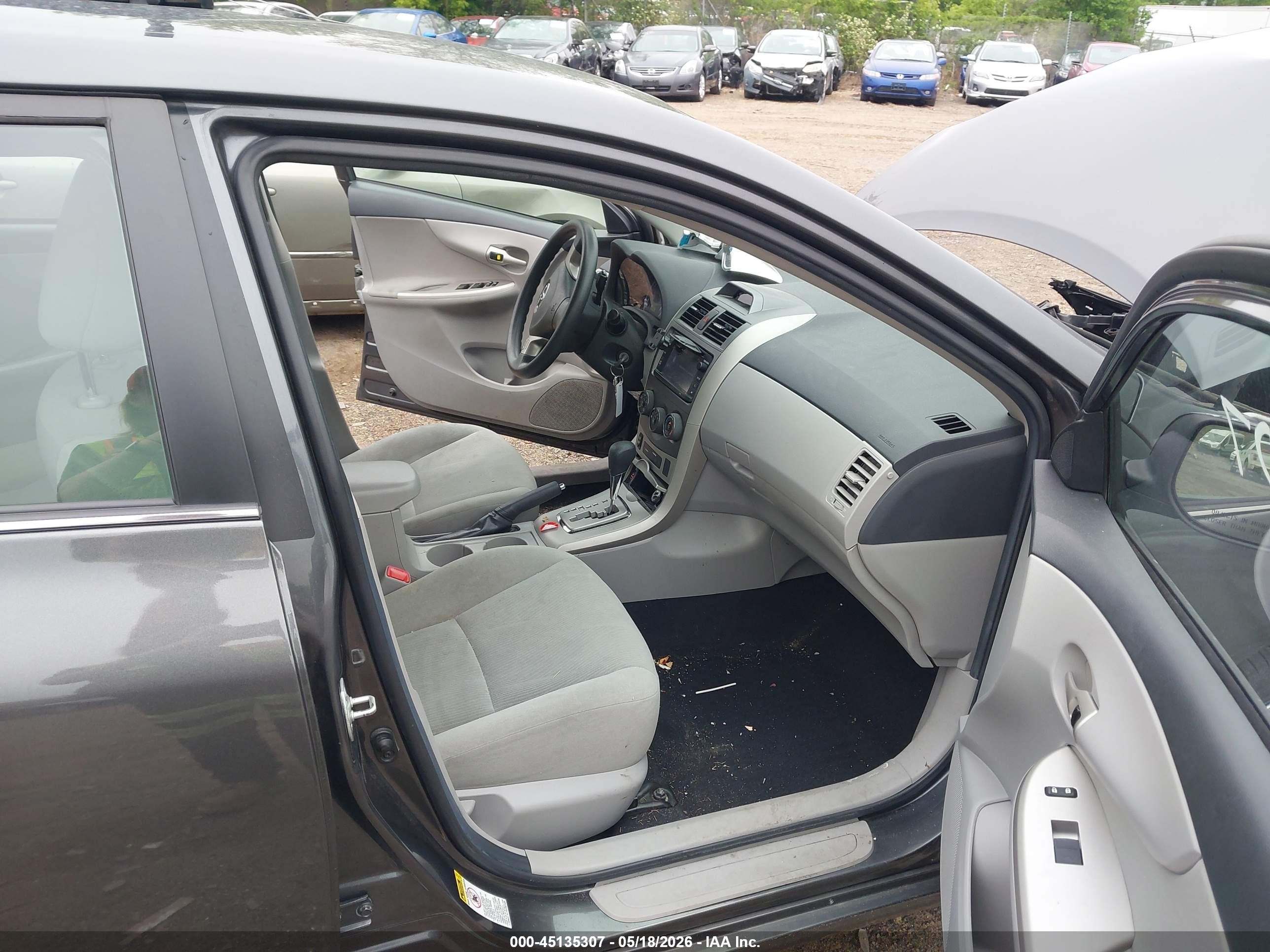 2013 Toyota Corolla Le Gray vin: 2T1BU4EE5DC066211