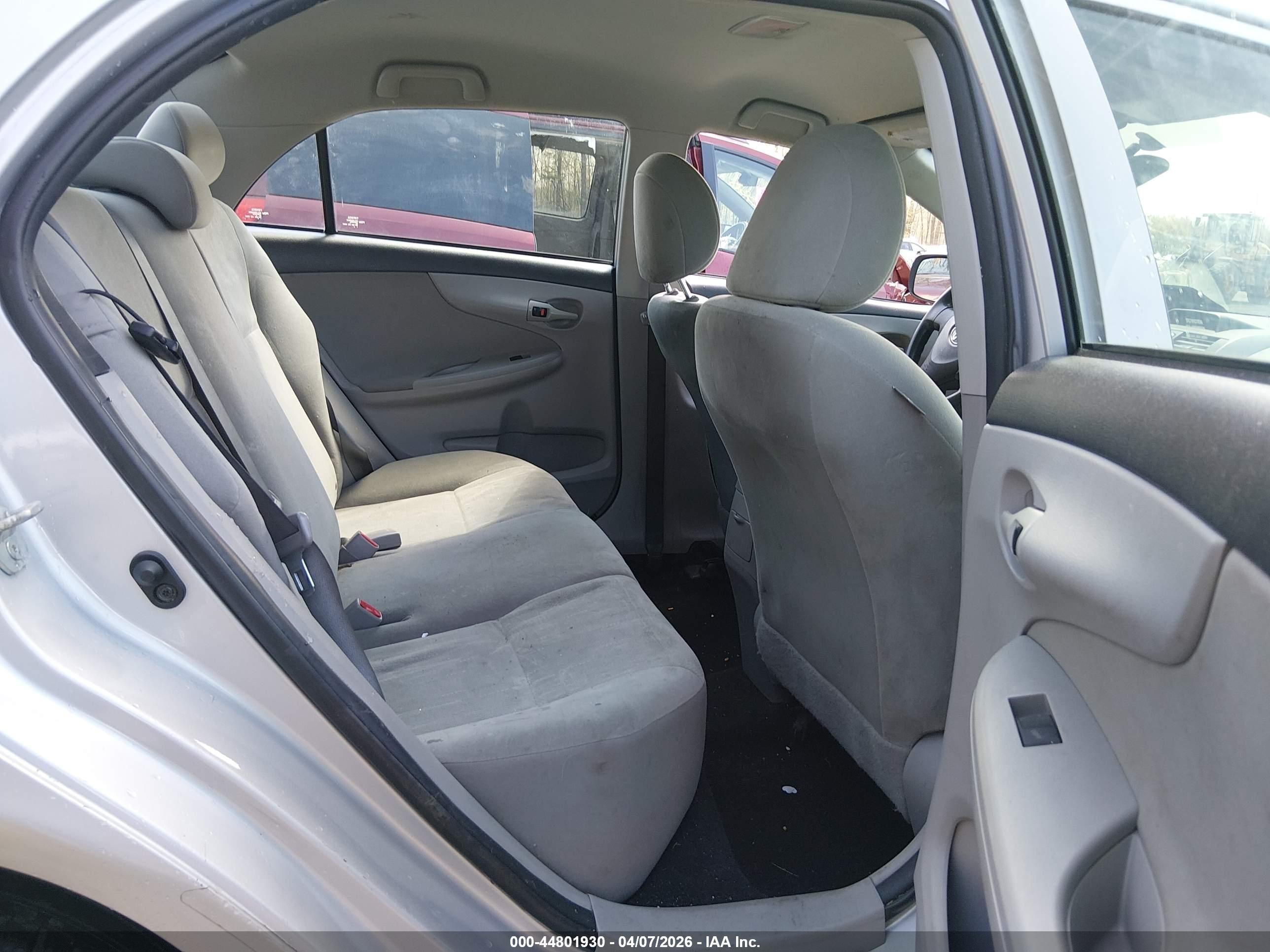 2013 Toyota Corolla L Silver vin: 2T1BU4EE5DC072963