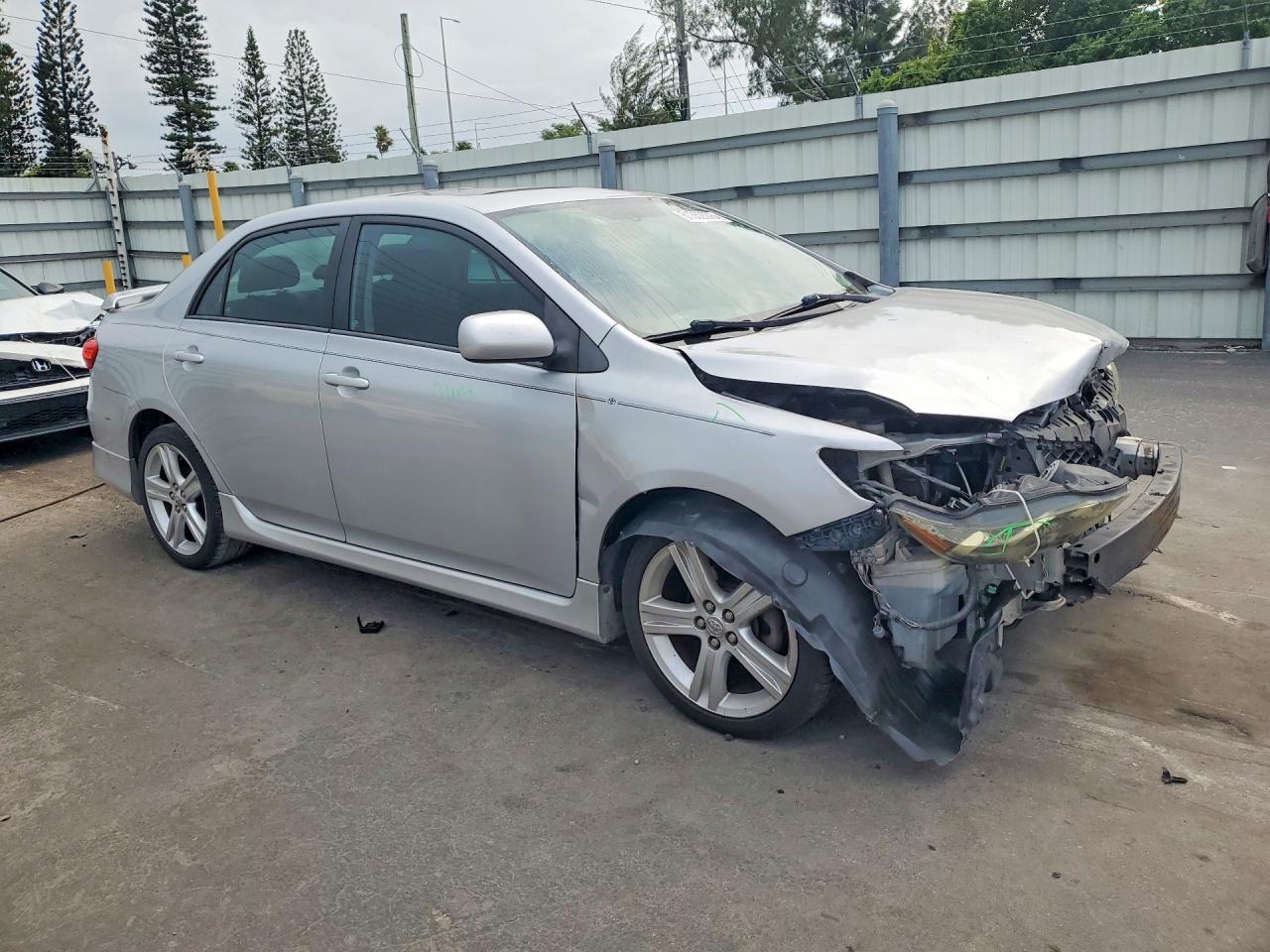 2013 Toyota Corolla S Silver vin: 2T1BU4EE5DC089326