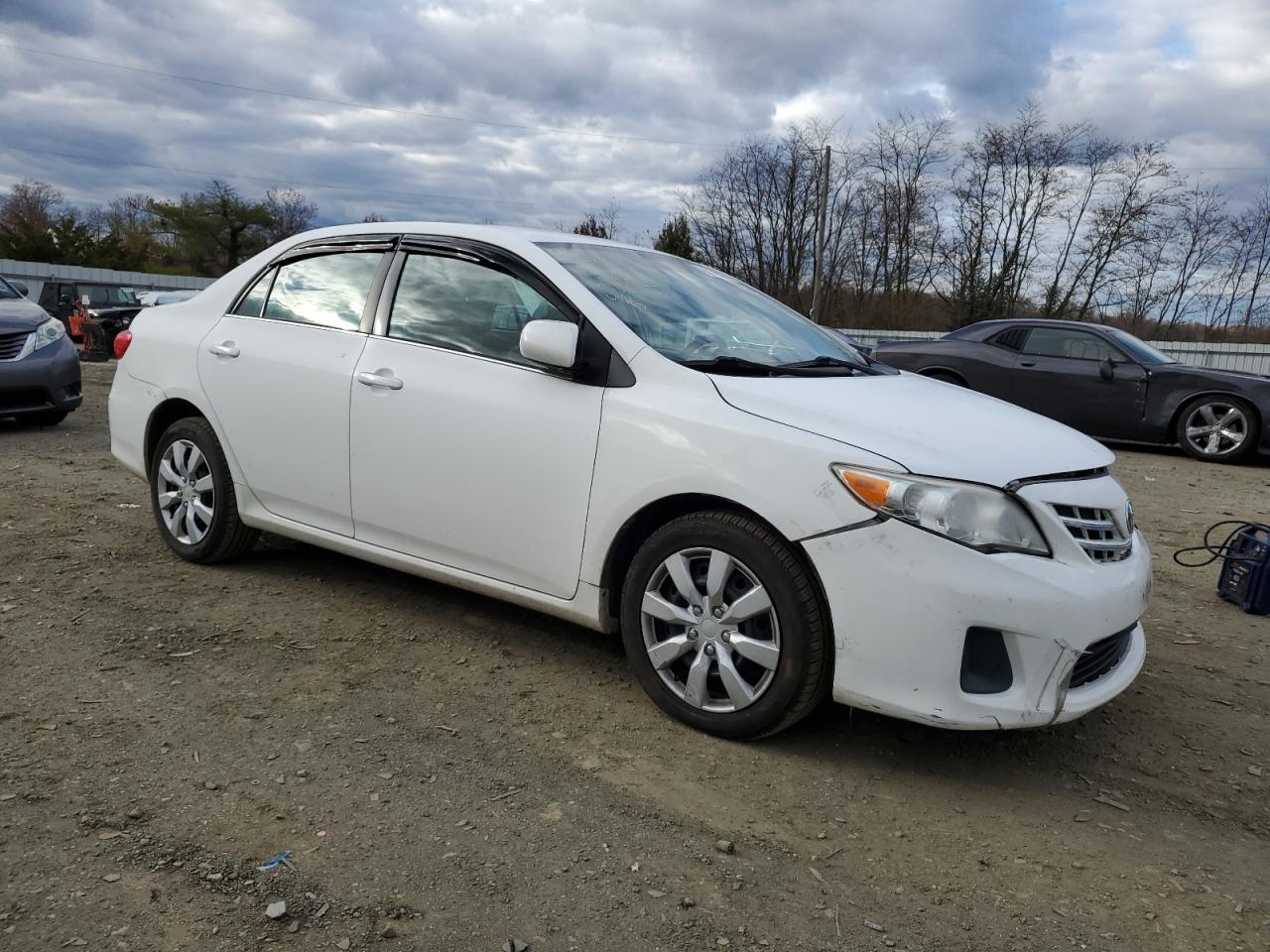 2013 Toyota Corolla Base White vin: 2T1BU4EE5DC103824