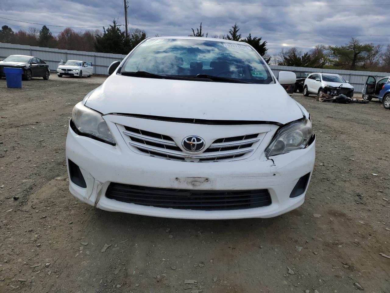2013 Toyota Corolla Base White vin: 2T1BU4EE5DC103824