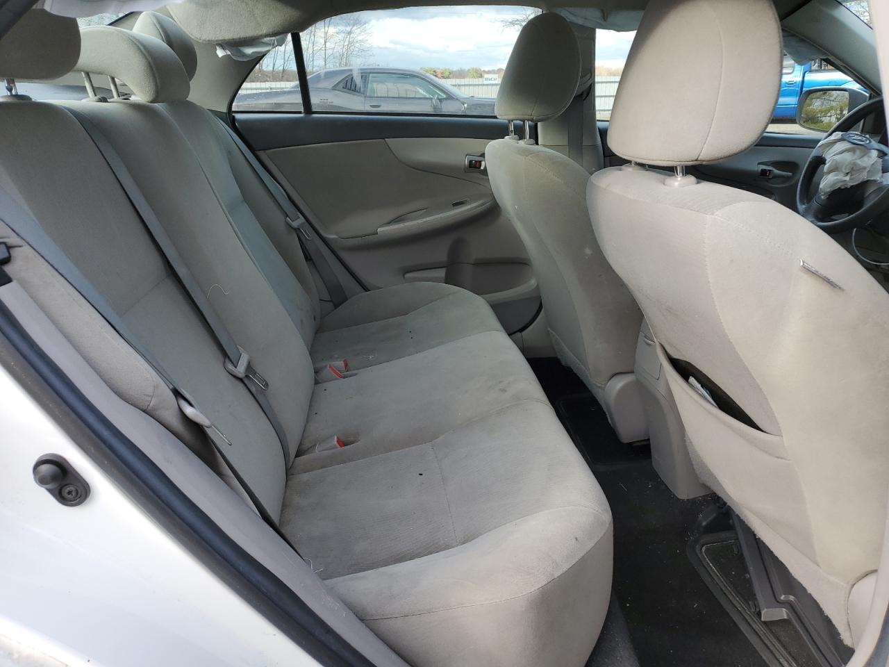 2013 Toyota Corolla Base White vin: 2T1BU4EE5DC103824