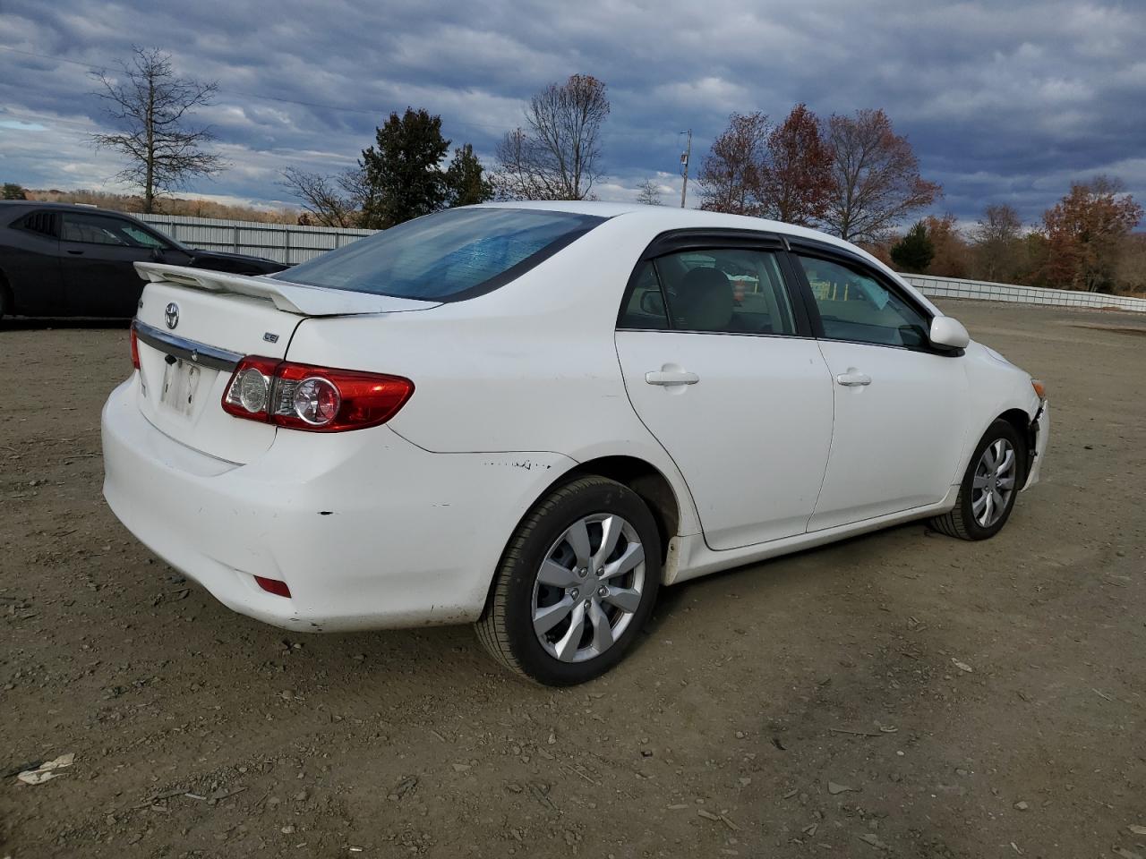 2013 Toyota Corolla Base White vin: 2T1BU4EE5DC103824