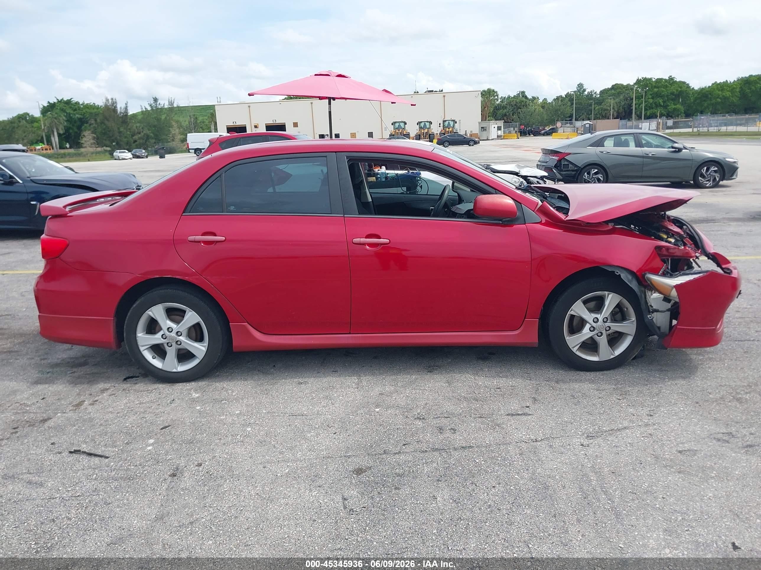 2013 Toyota Corolla S Красный vin: 2T1BU4EE5DC110417