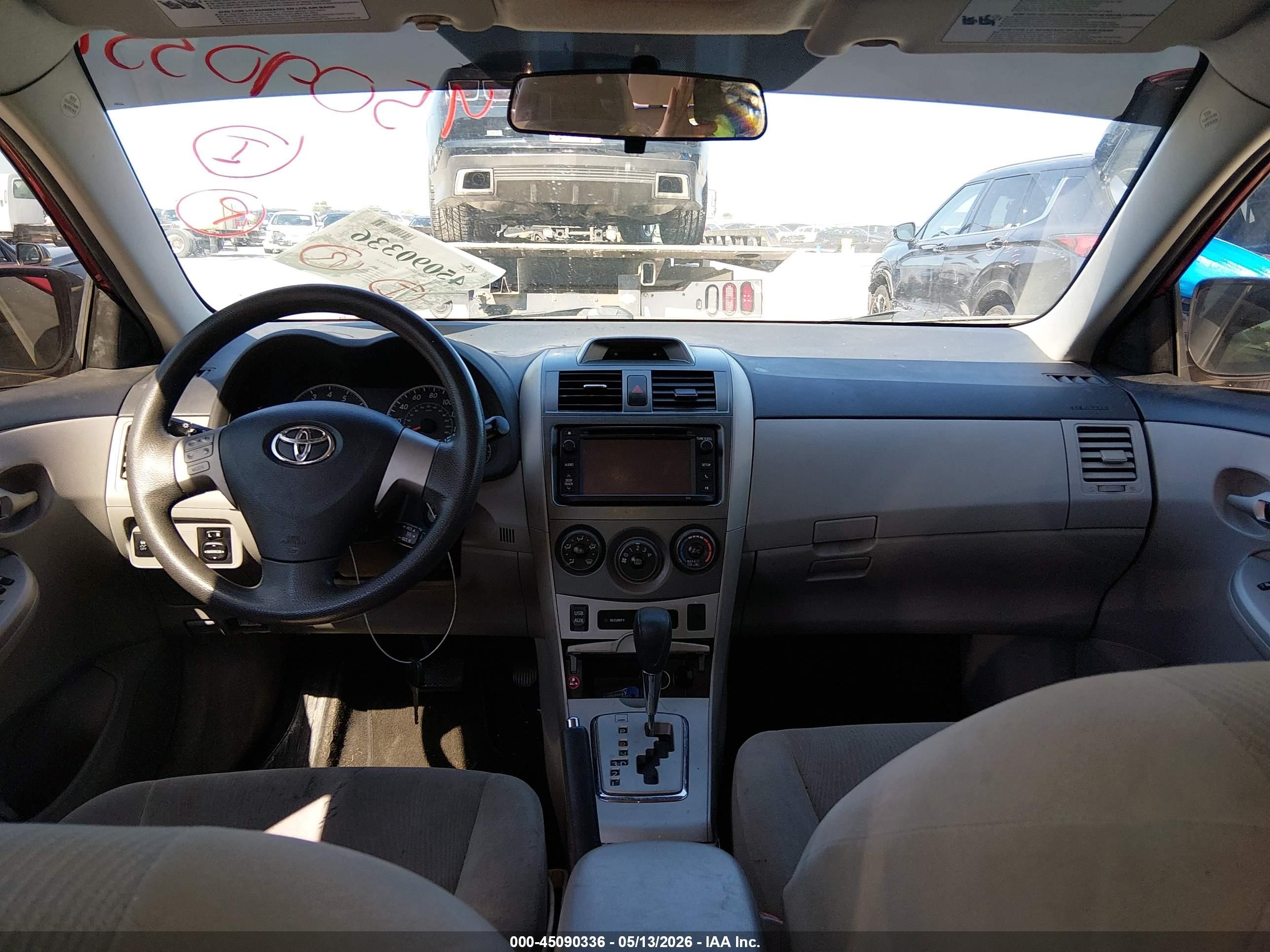 2013 Toyota Corolla Le Red vin: 2T1BU4EE5DC930688