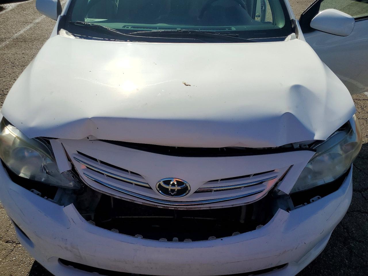 2013 Toyota Corolla Le White vin: 2T1BU4EE5DC958197