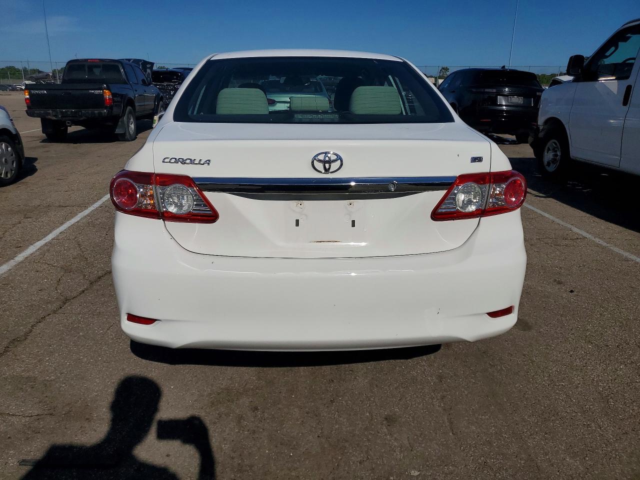 2013 Toyota Corolla Le White vin: 2T1BU4EE5DC958197