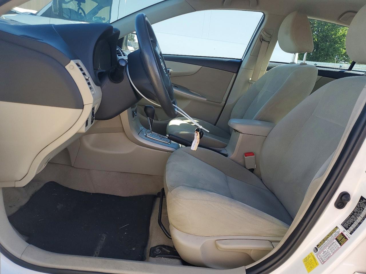 2013 Toyota Corolla Le White vin: 2T1BU4EE5DC958197