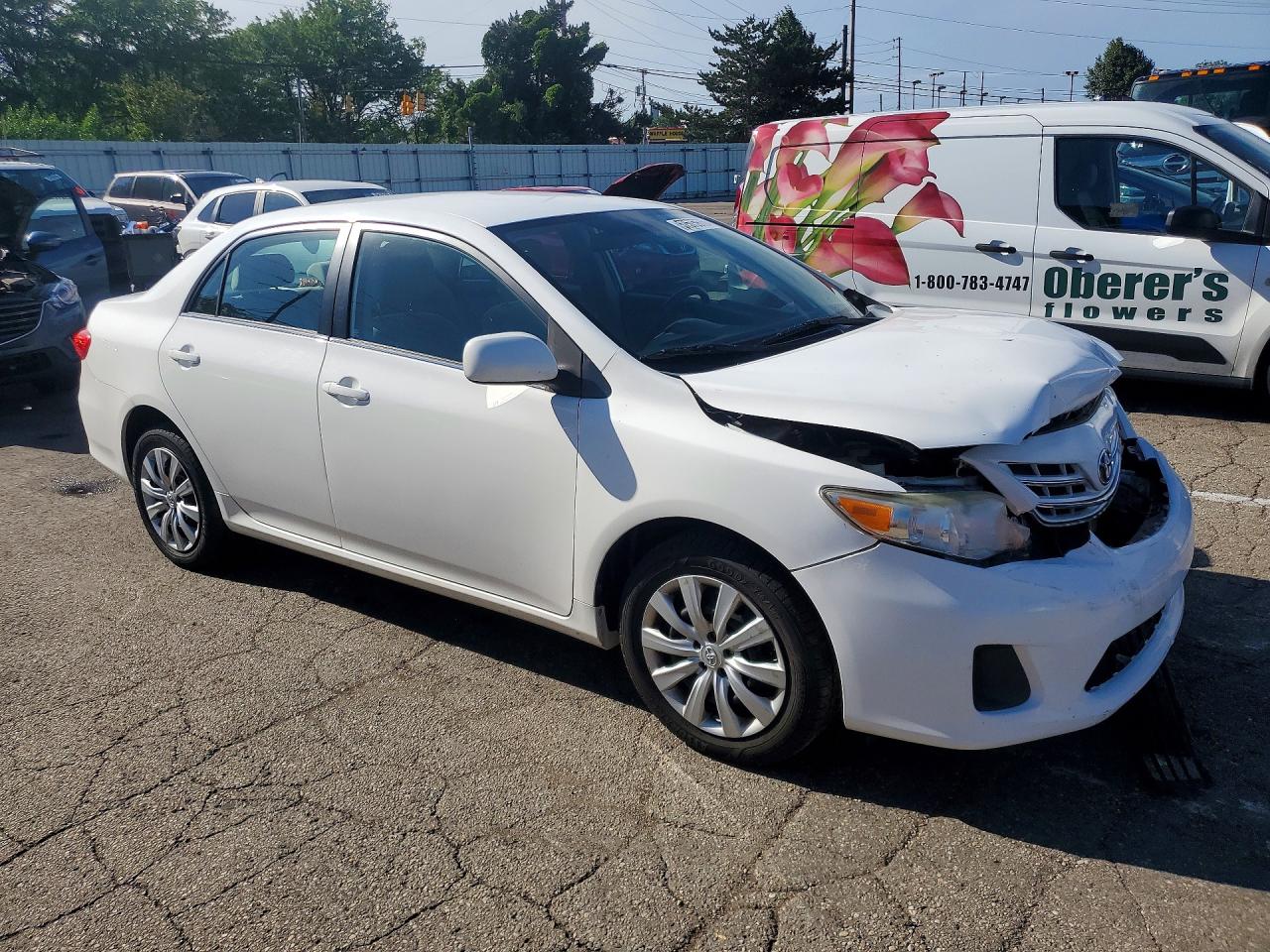 2013 Toyota Corolla Le White vin: 2T1BU4EE5DC958197