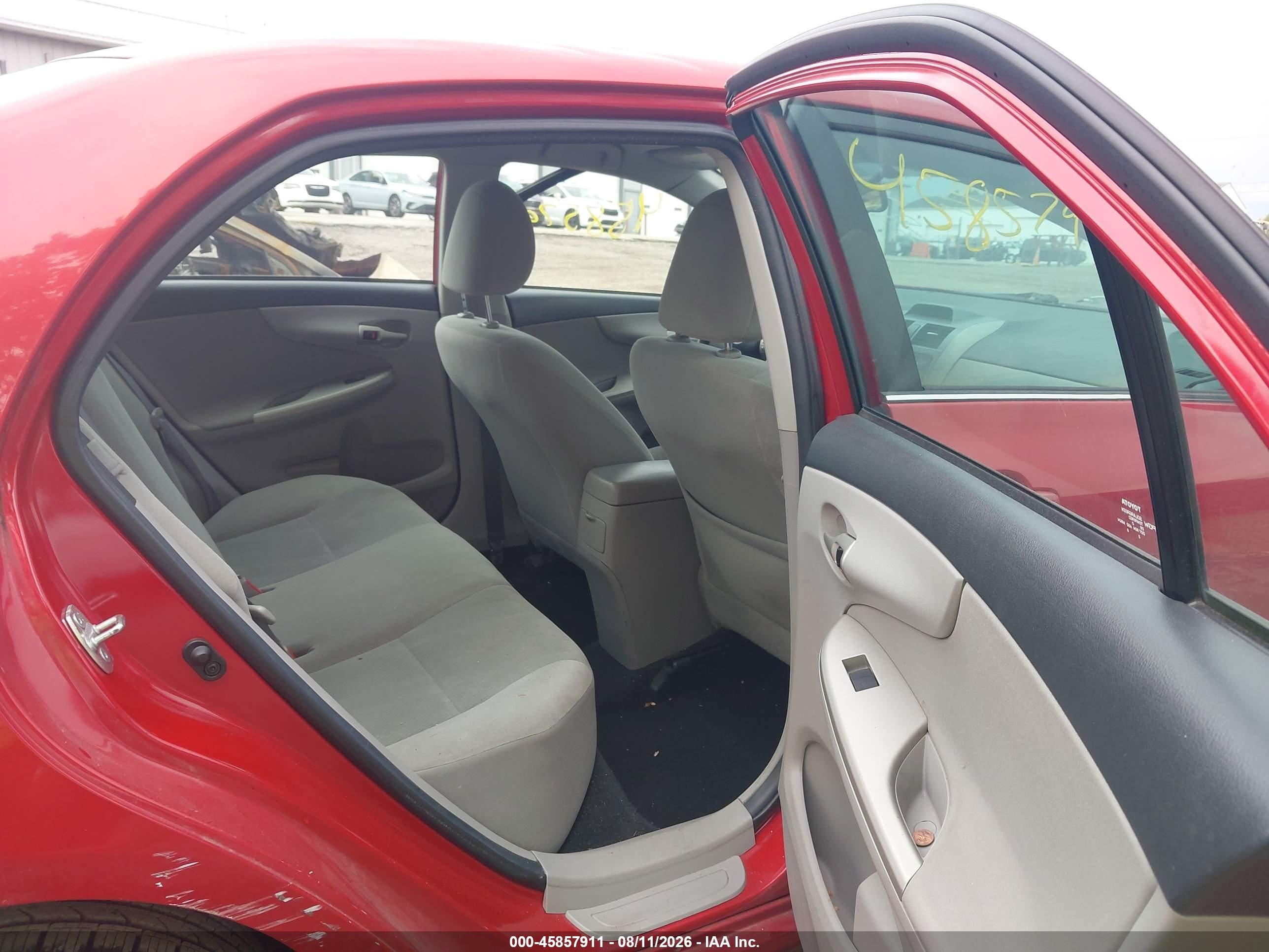 2013 Toyota Corolla Le Red vin: 2T1BU4EE5DC977641