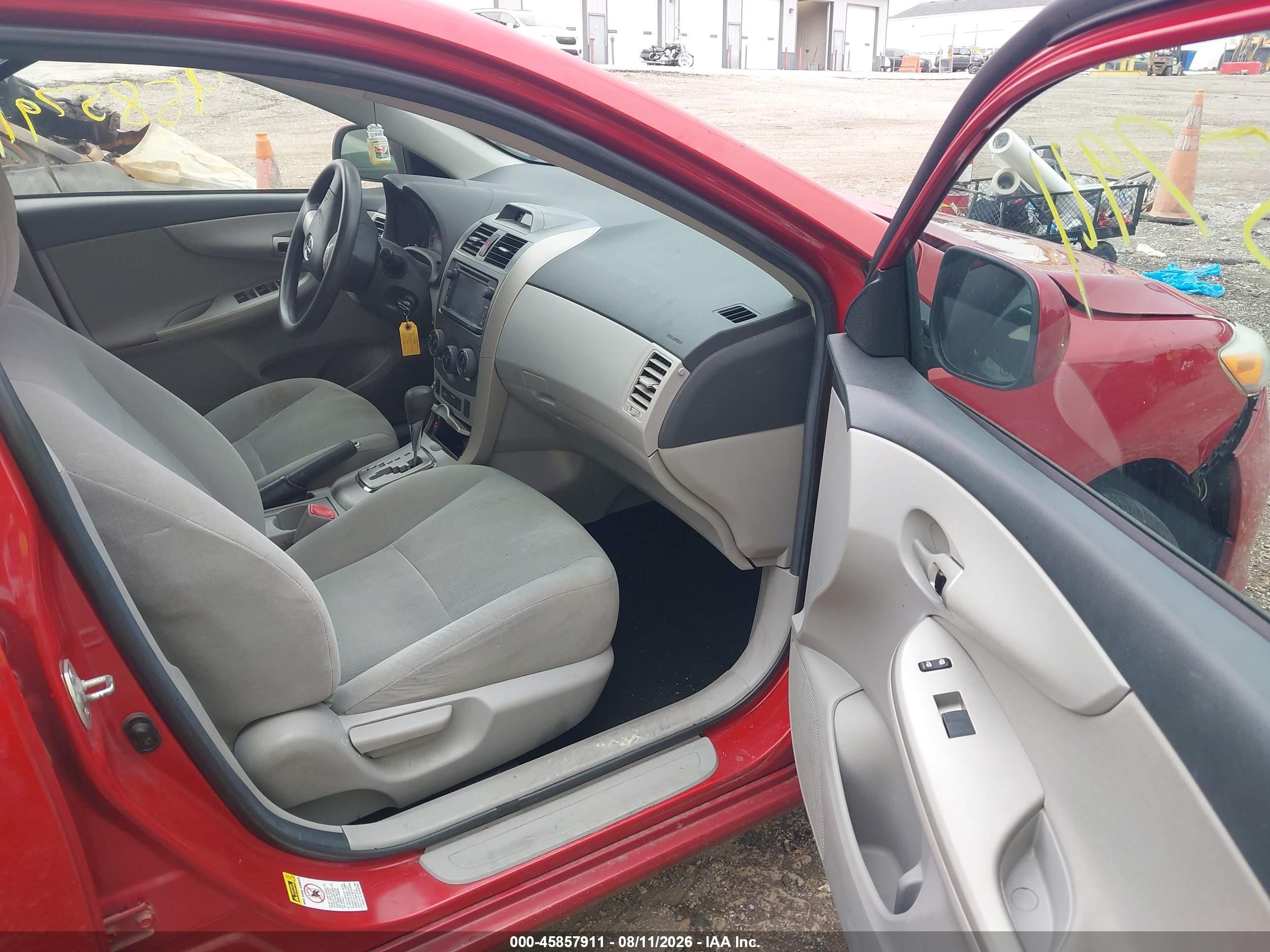 2013 Toyota Corolla Le Red vin: 2T1BU4EE5DC977641
