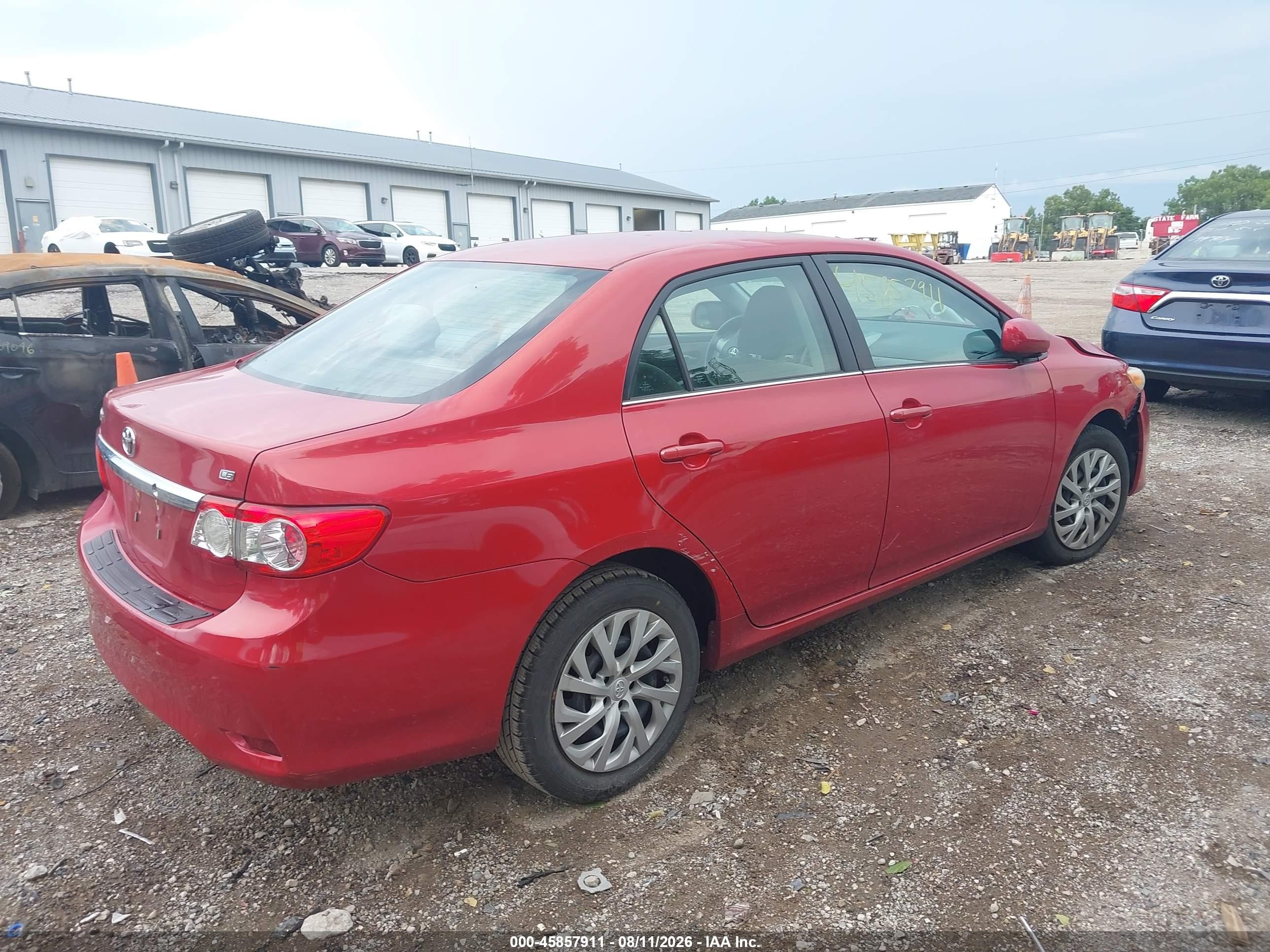 2013 Toyota Corolla Le Red vin: 2T1BU4EE5DC977641