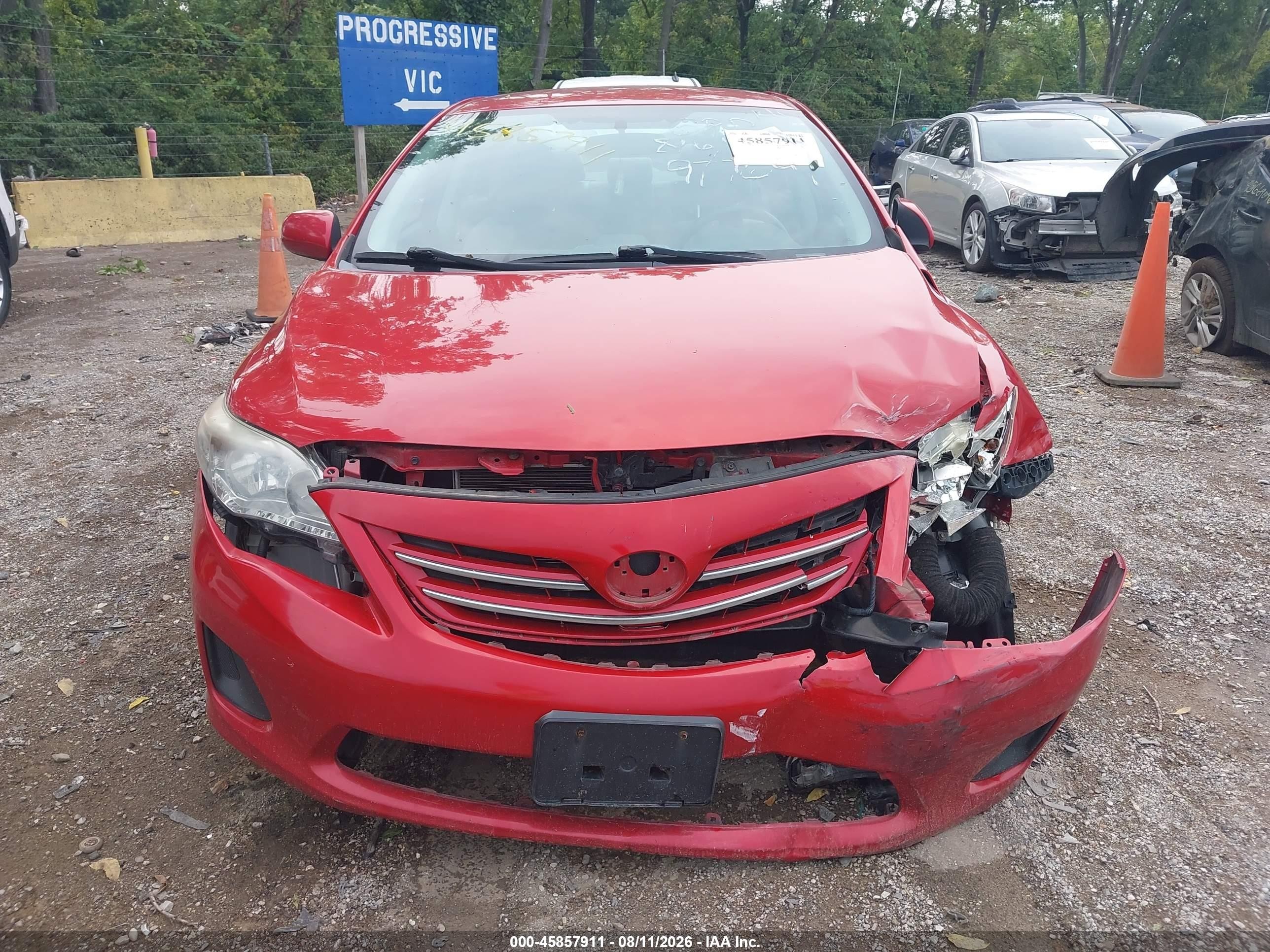 2013 Toyota Corolla Le Red vin: 2T1BU4EE5DC977641