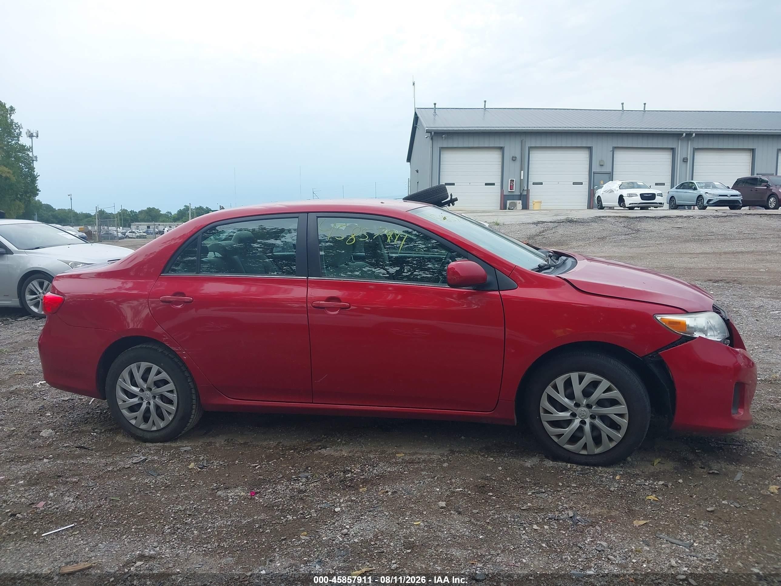 2013 Toyota Corolla Le Red vin: 2T1BU4EE5DC977641