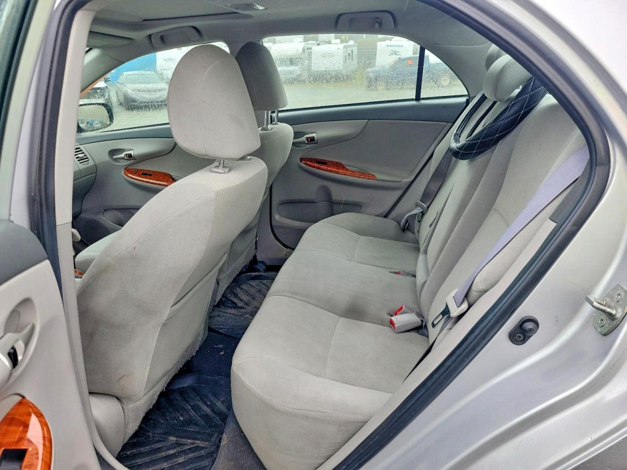 2010 Toyota Corolla Base Silver vin: 2T1BU4EE6AC203376