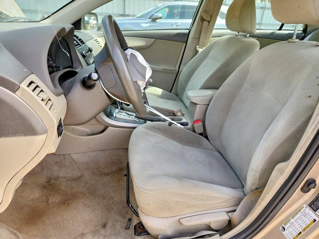 2010 Toyota Corolla Le Brown vin: 2T1BU4EE6AC241030