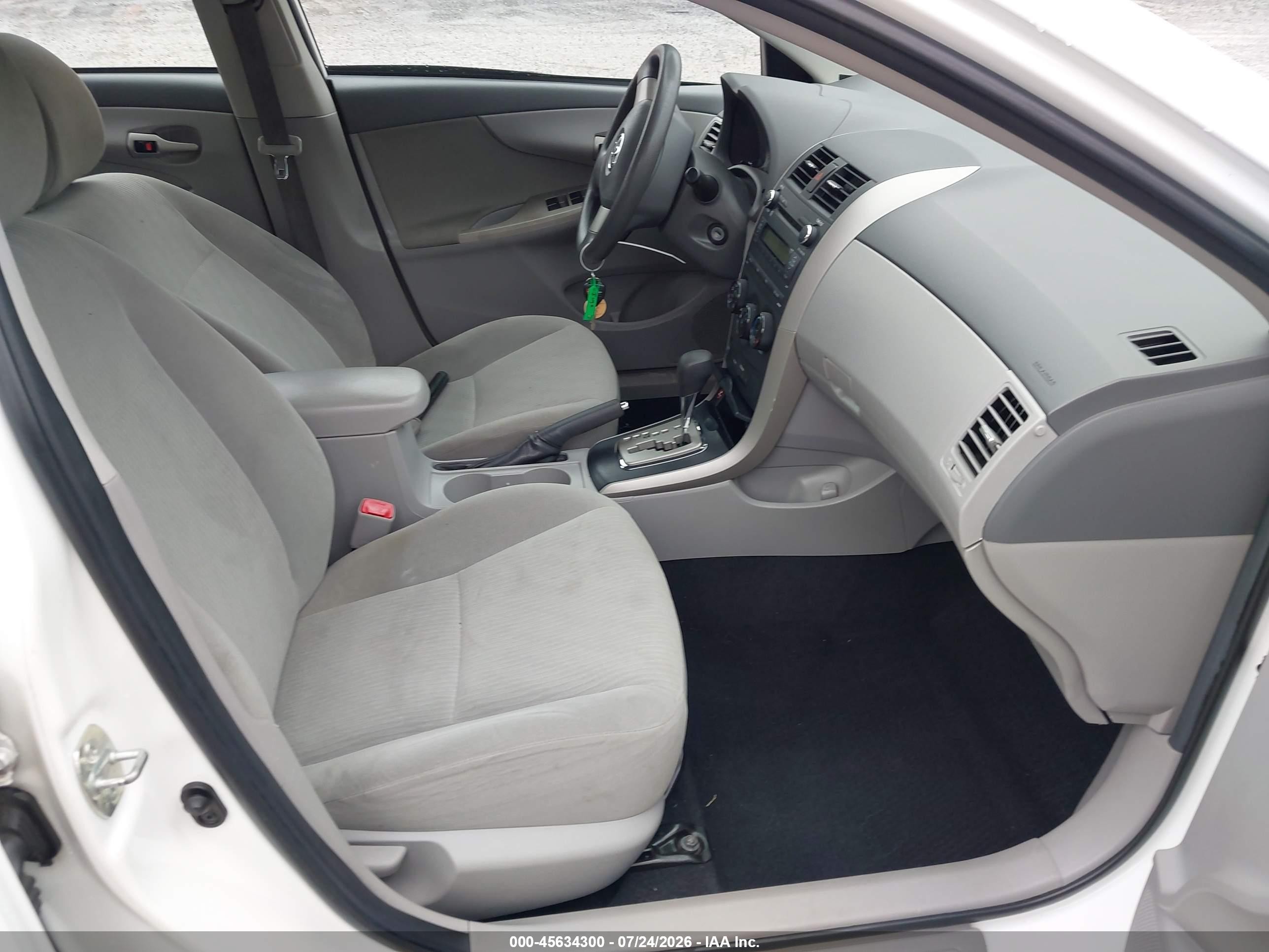 2010 Toyota Corolla Le Белый vin: 2T1BU4EE6AC243859