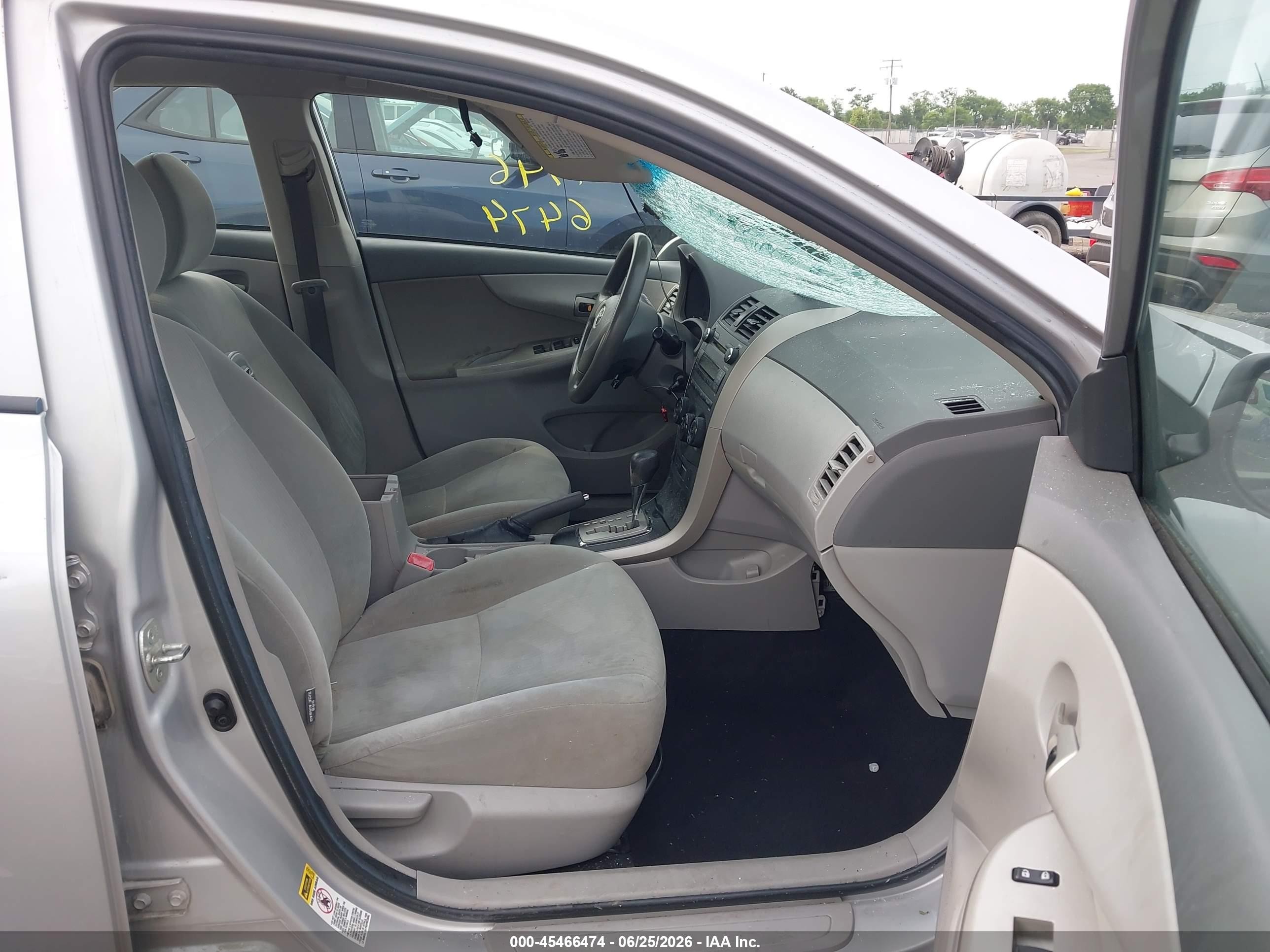 2010 Toyota Corolla Le Silver vin: 2T1BU4EE6AC318785