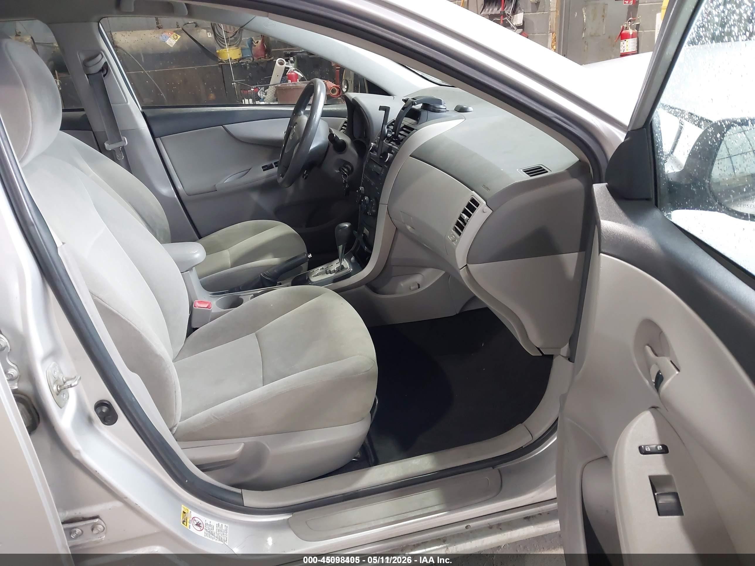2010 Toyota Corolla Le Silver vin: 2T1BU4EE6AC349129